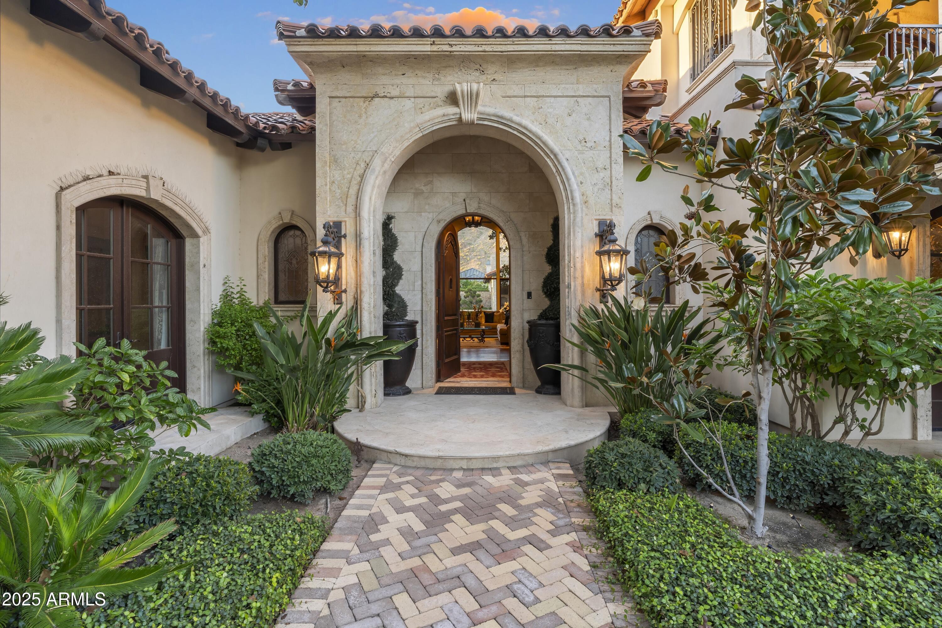 ARCADIA MANORS - Residential