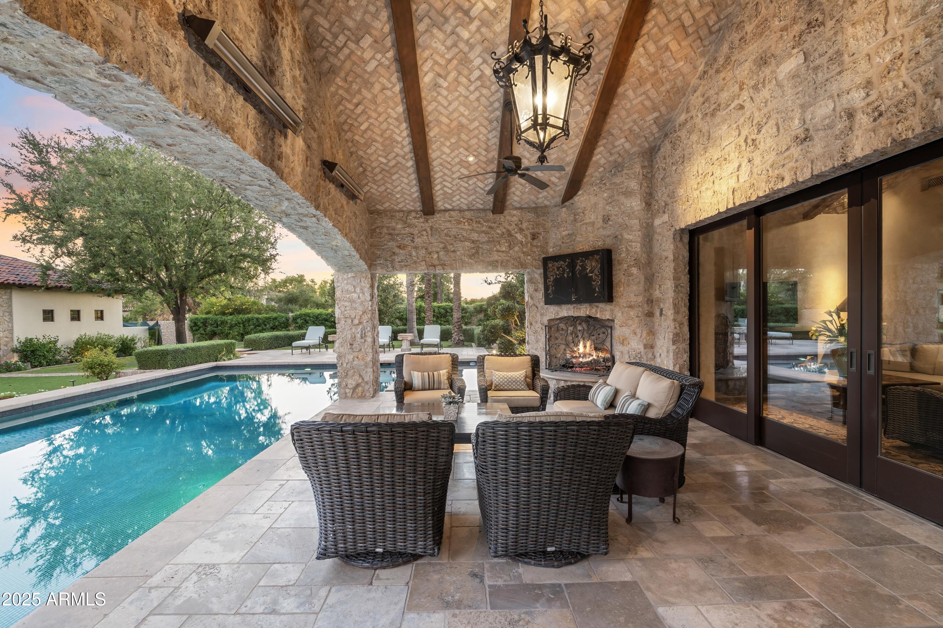 ARCADIA MANORS - Residential