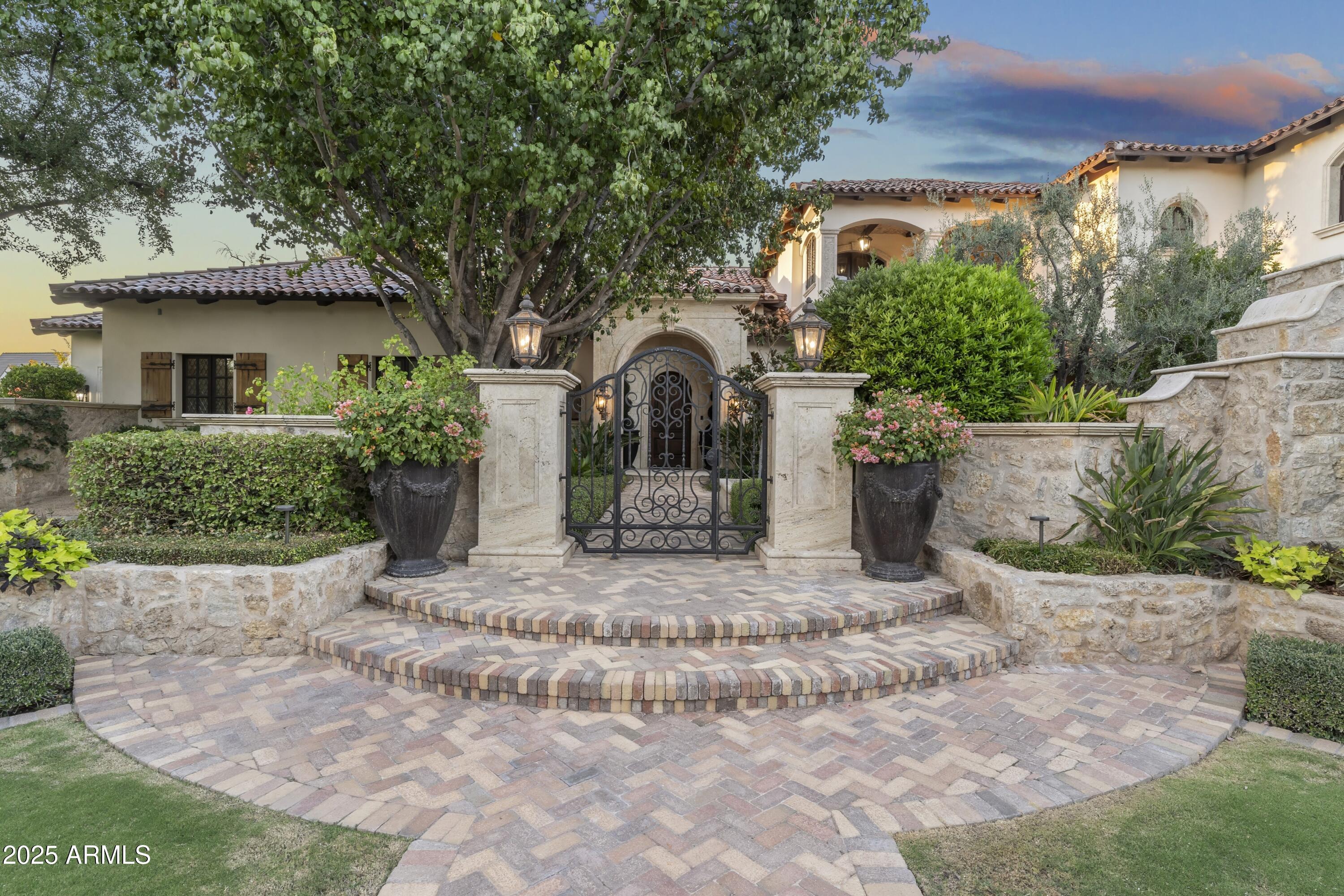 ARCADIA MANORS - Residential