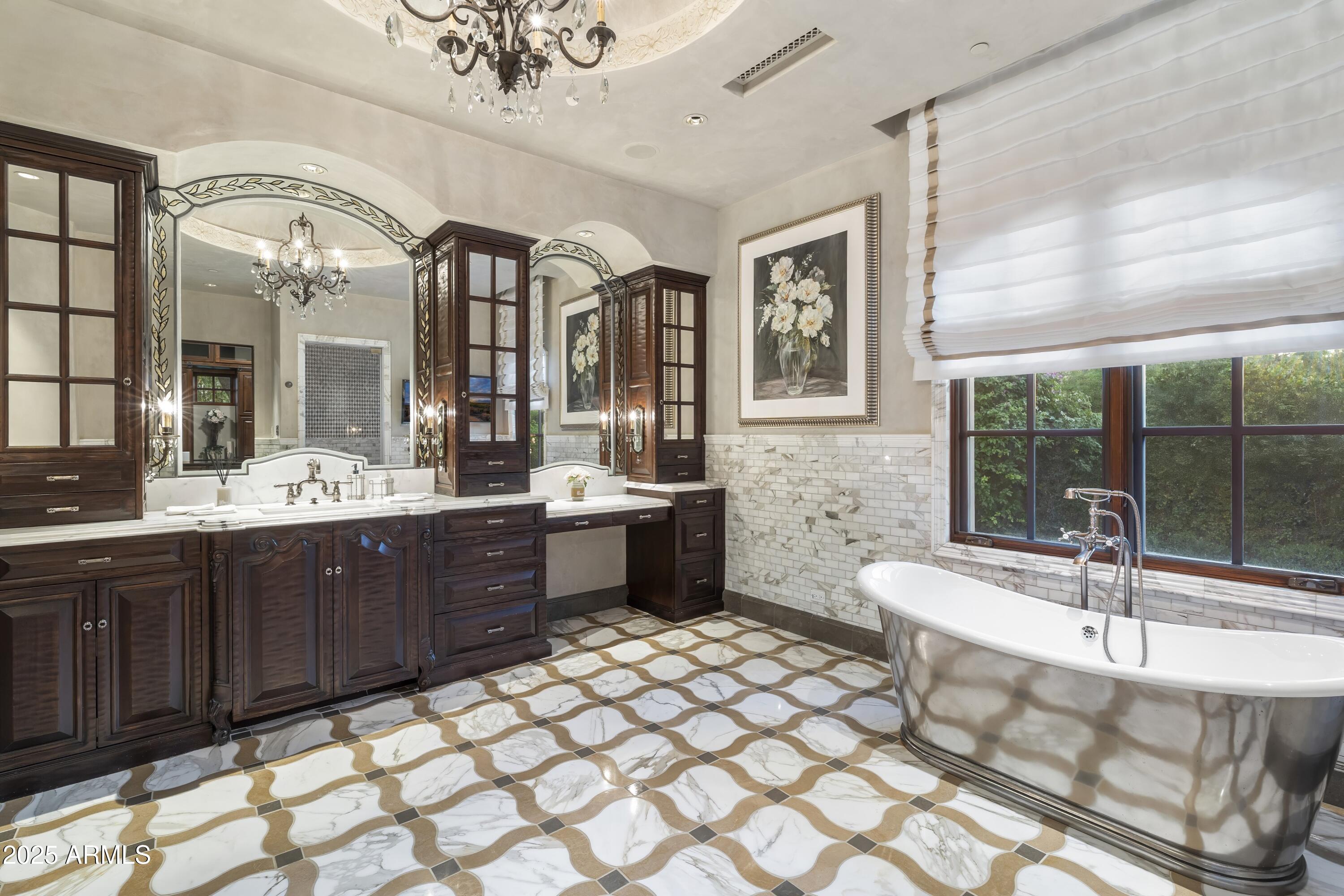 ARCADIA MANORS - Residential
