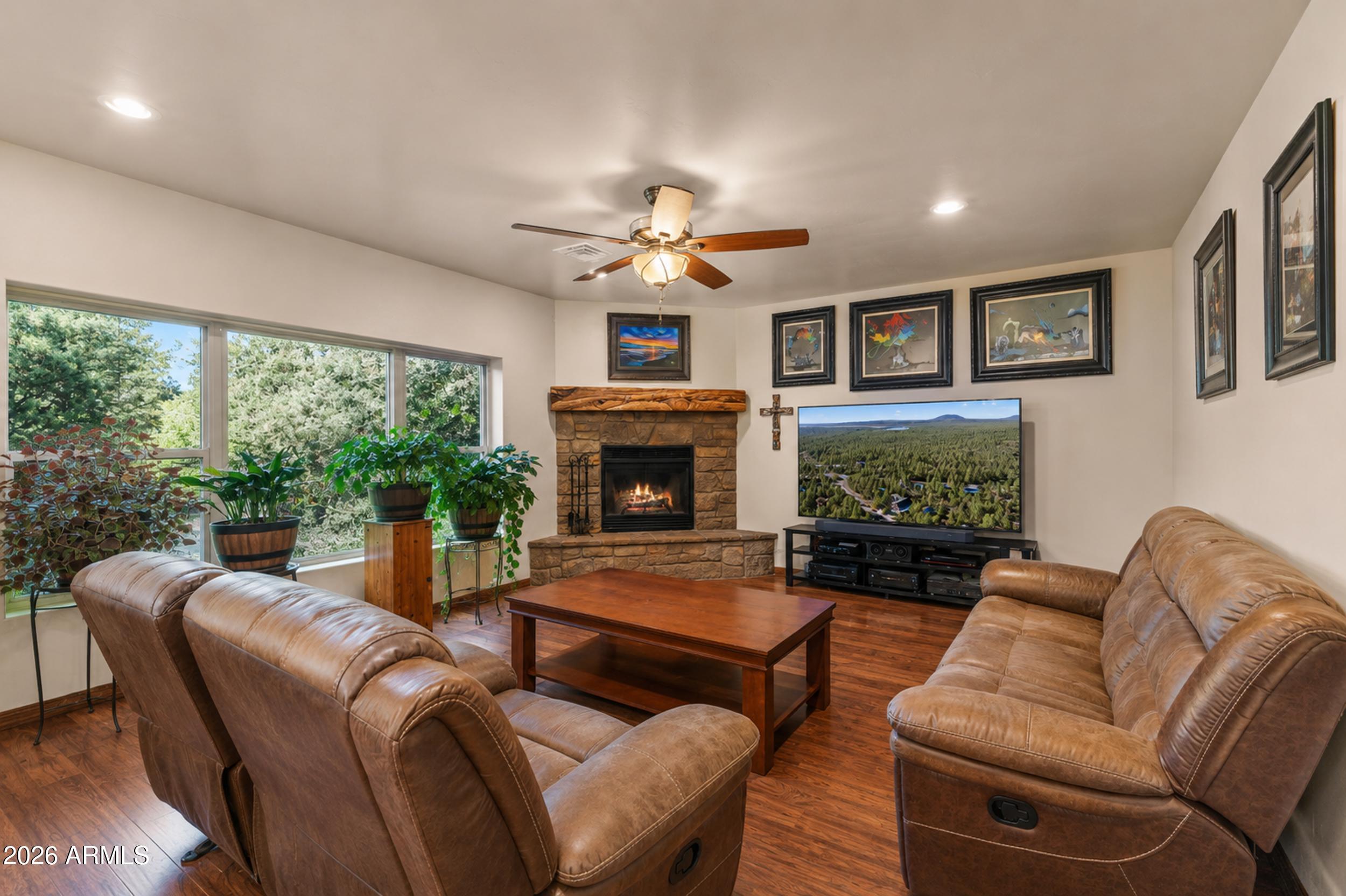 PINO RIDGE ESTATES - Residential