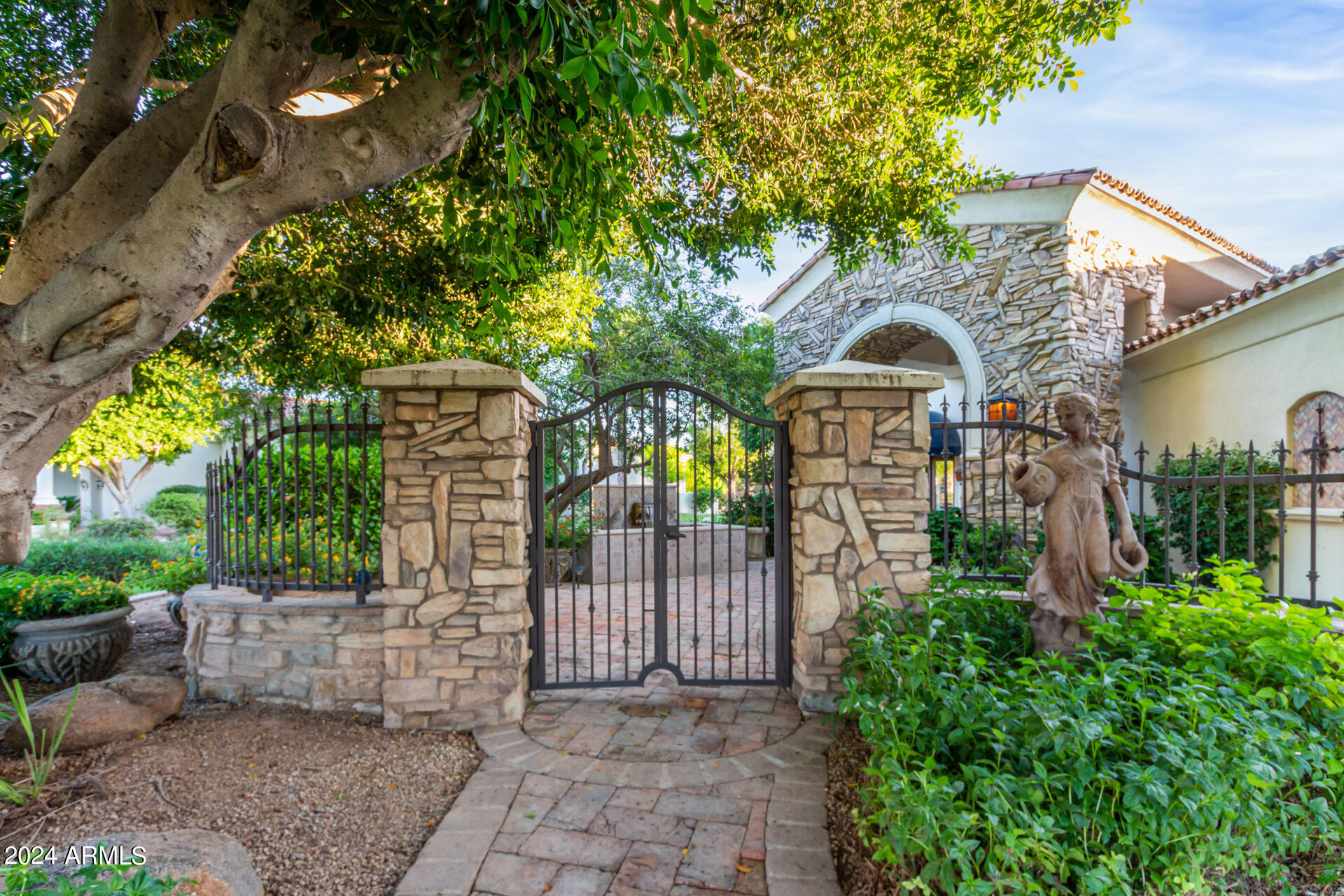CROWN POINT - Residential
