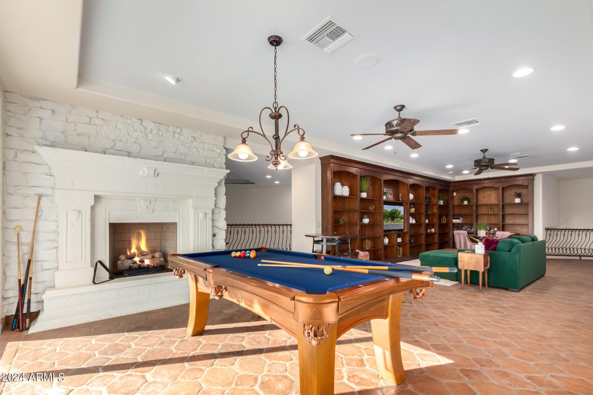 CROWN POINT - Residential