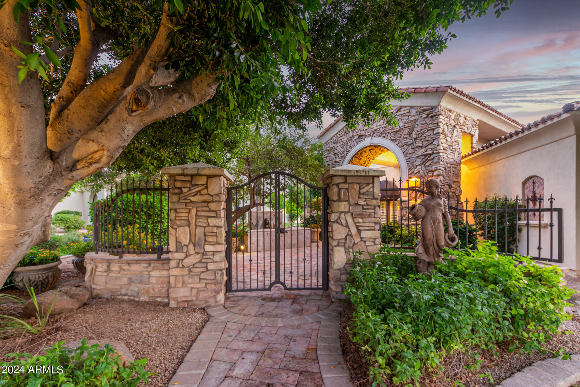 CROWN POINT - Residential