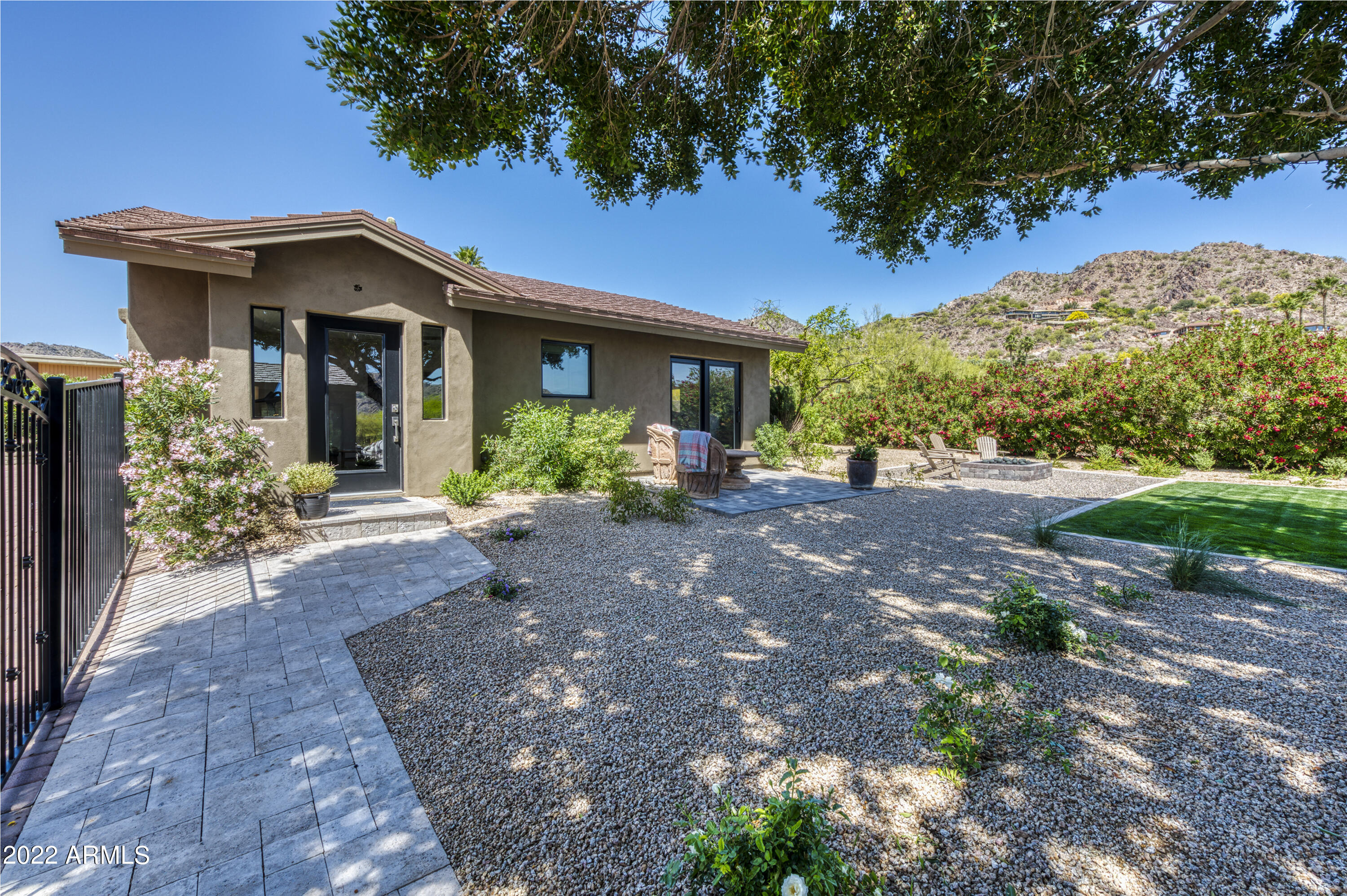 PARADISE VALLEY COUNTRY ESTATES - Residential