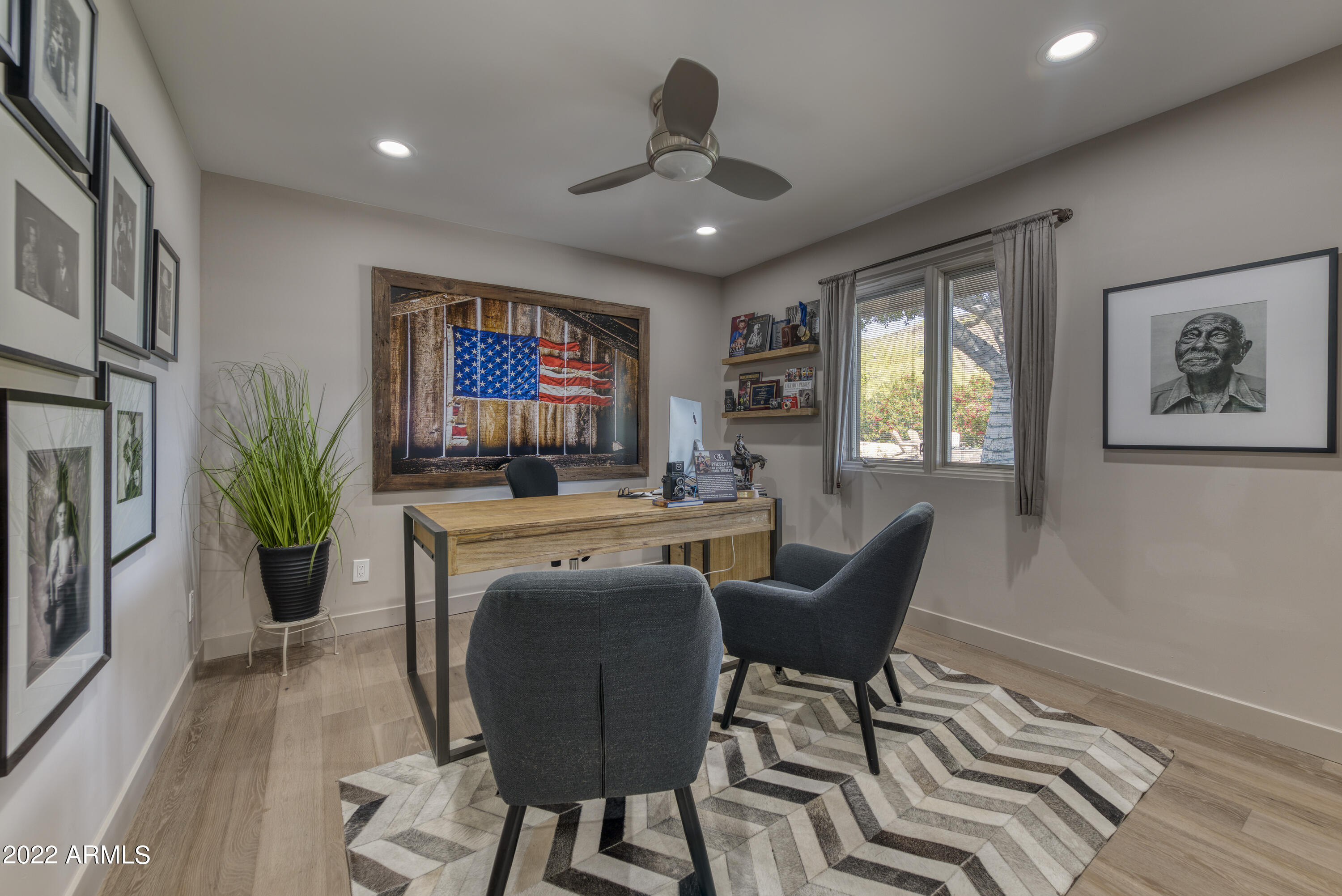 PARADISE VALLEY COUNTRY ESTATES - Residential