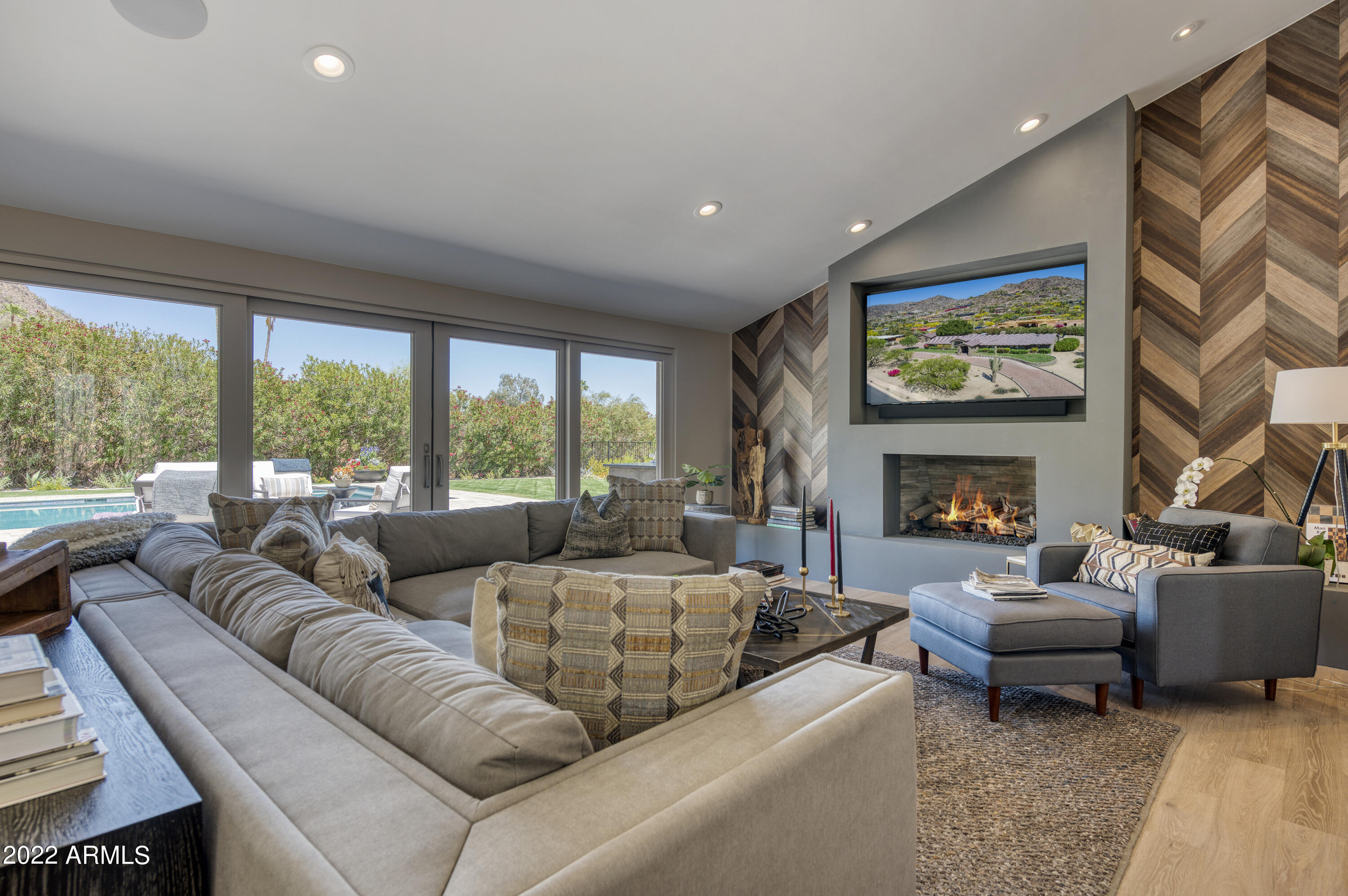 PARADISE VALLEY COUNTRY ESTATES - Residential