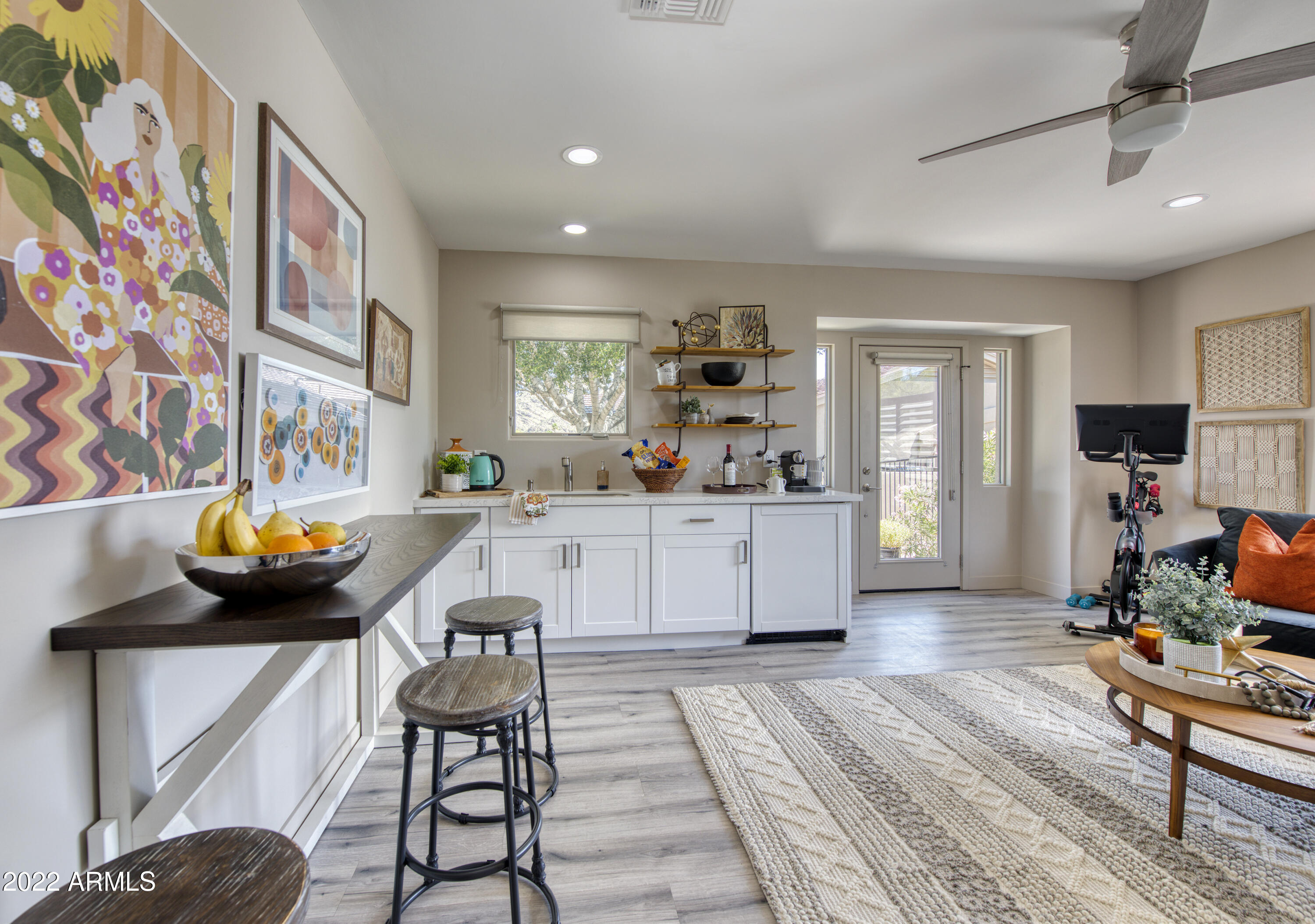 PARADISE VALLEY COUNTRY ESTATES - Residential
