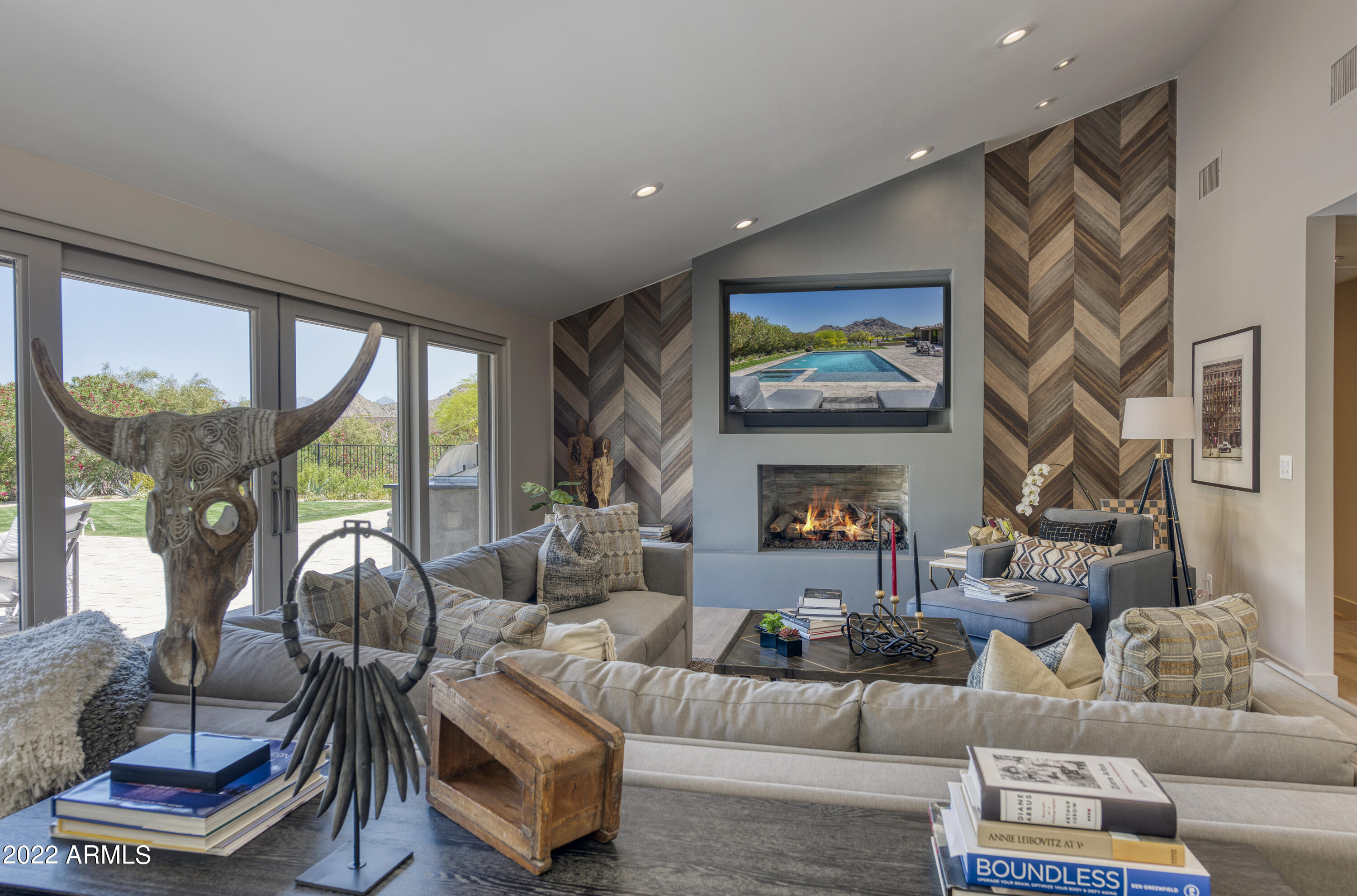 PARADISE VALLEY COUNTRY ESTATES - Residential