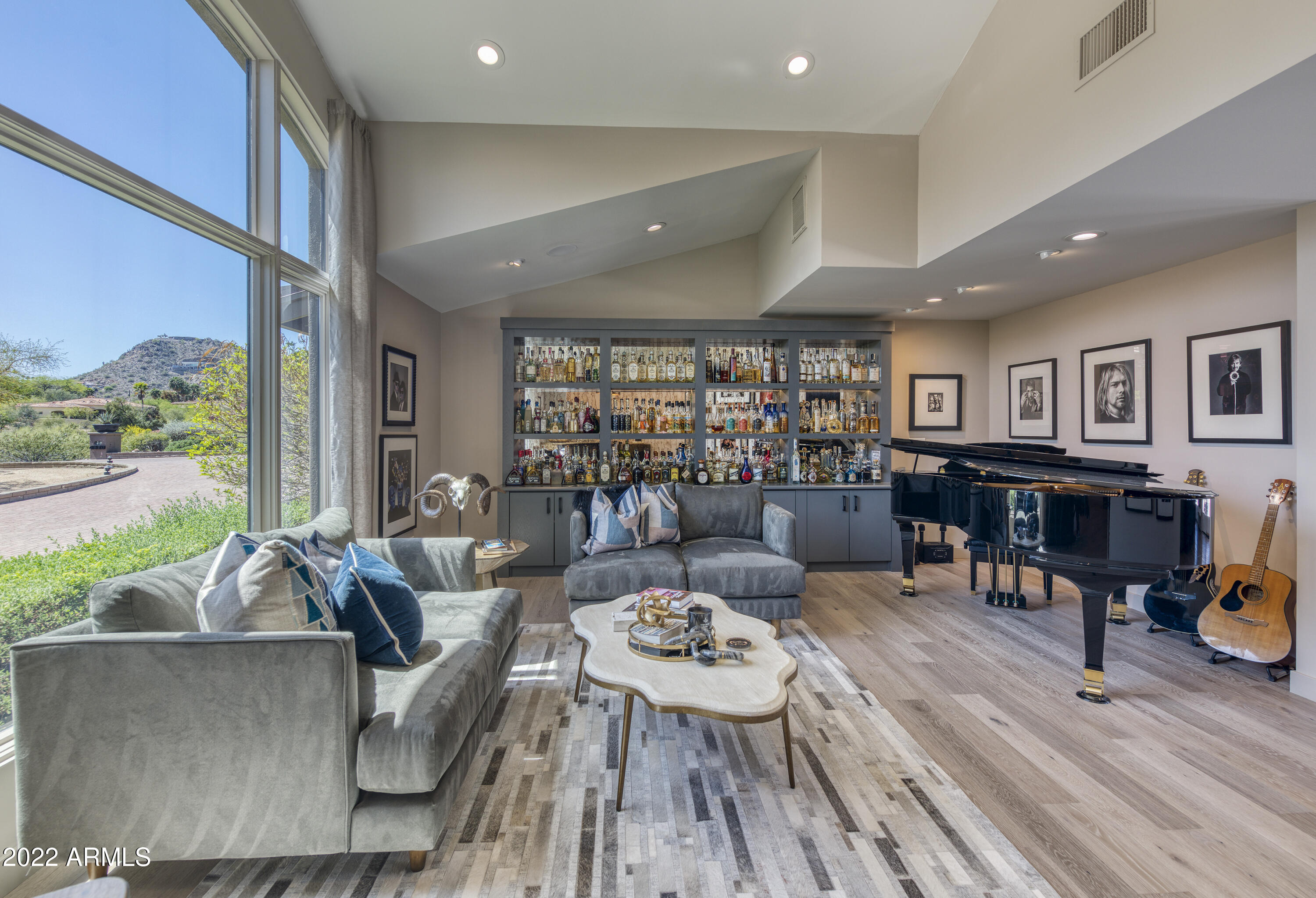 PARADISE VALLEY COUNTRY ESTATES - Residential