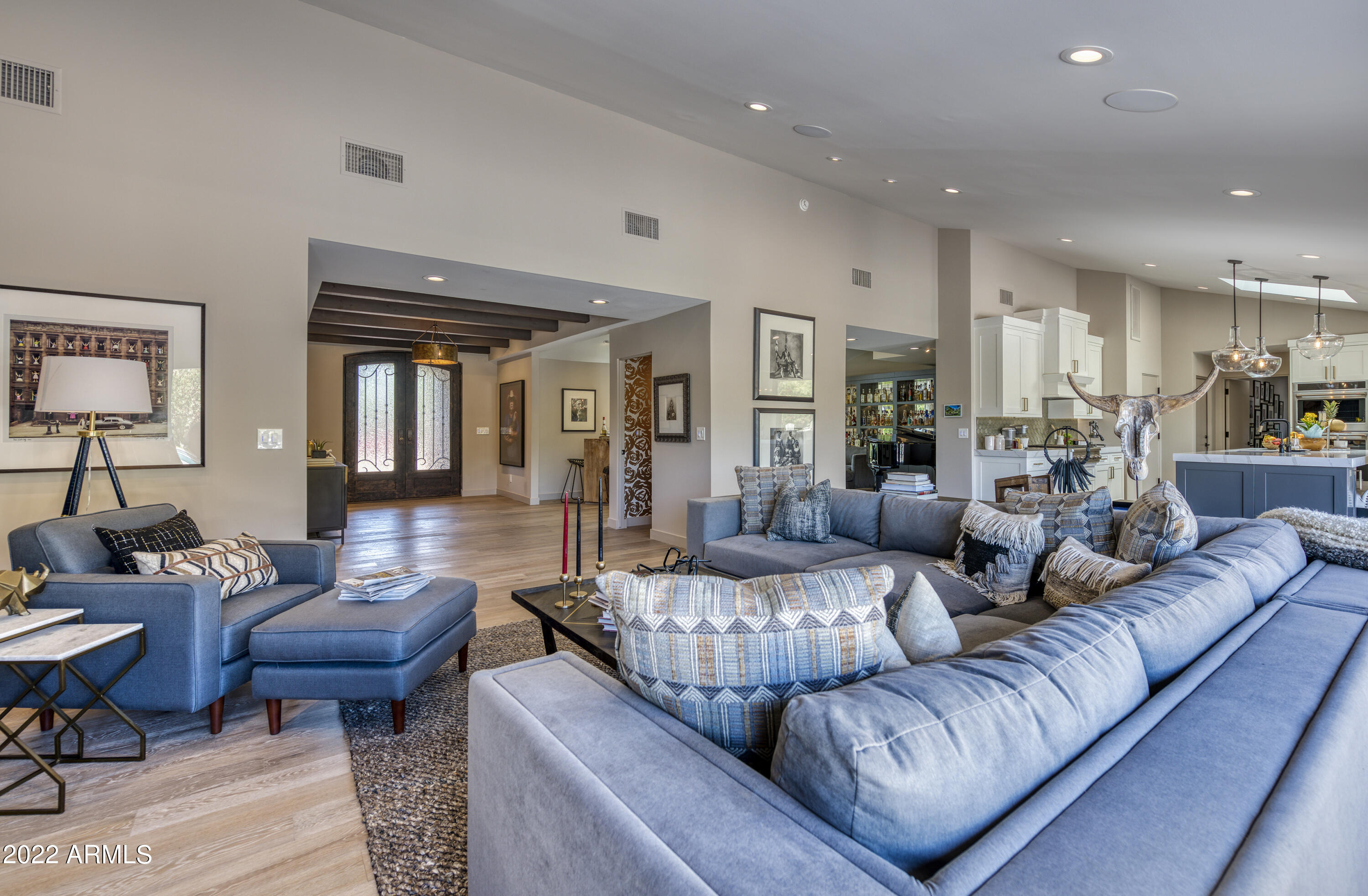 PARADISE VALLEY COUNTRY ESTATES - Residential