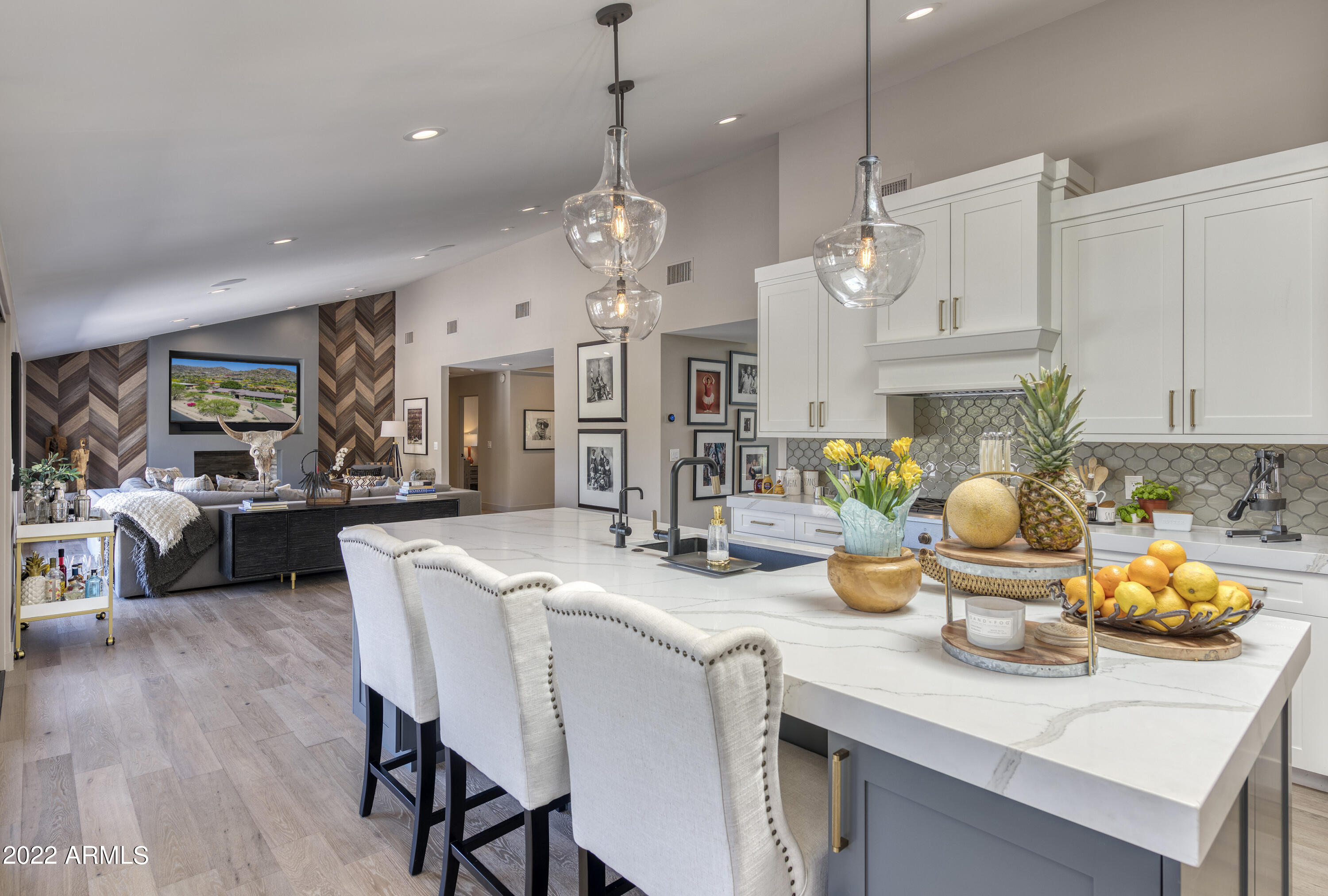 PARADISE VALLEY COUNTRY ESTATES - Residential