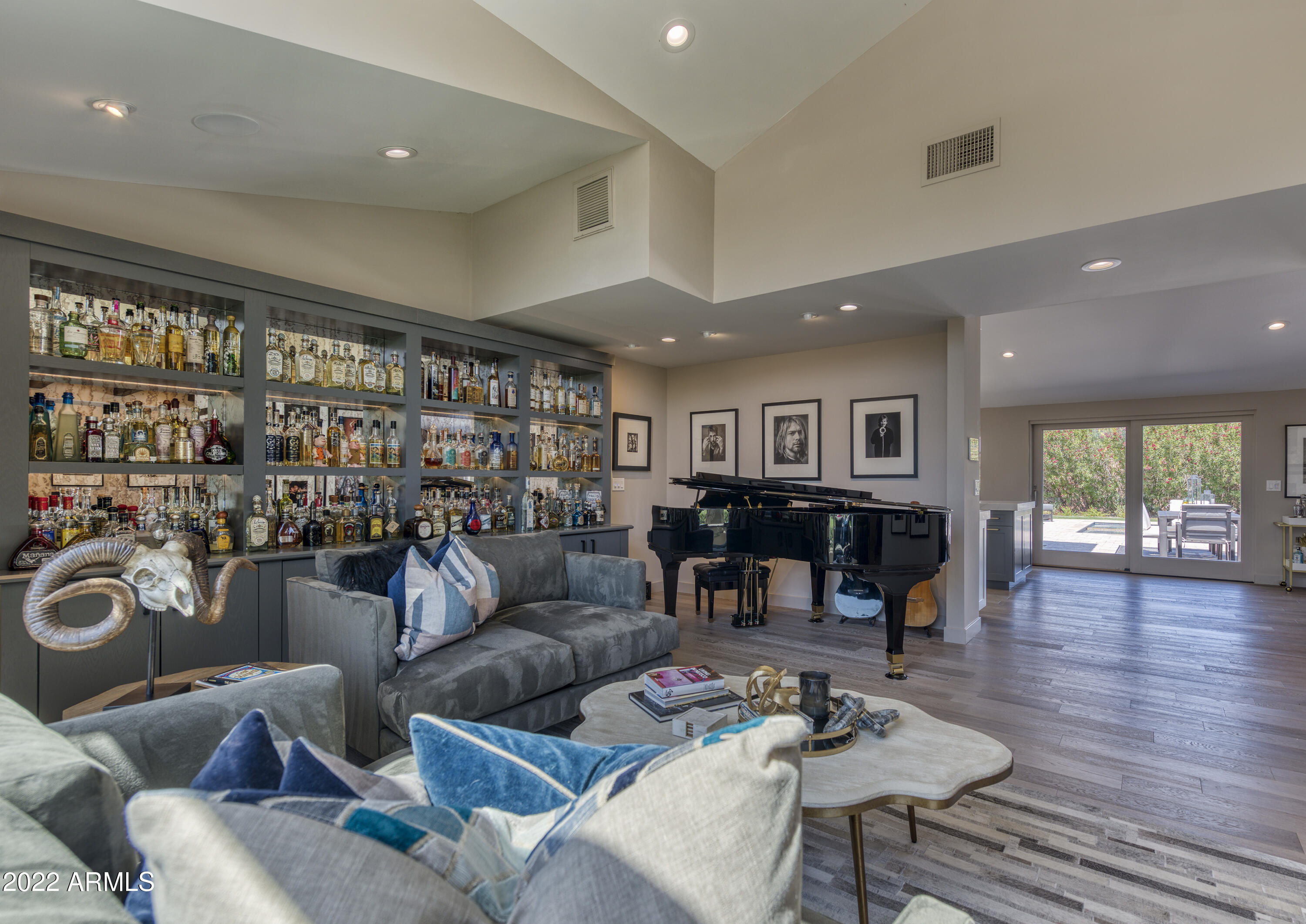 PARADISE VALLEY COUNTRY ESTATES - Residential