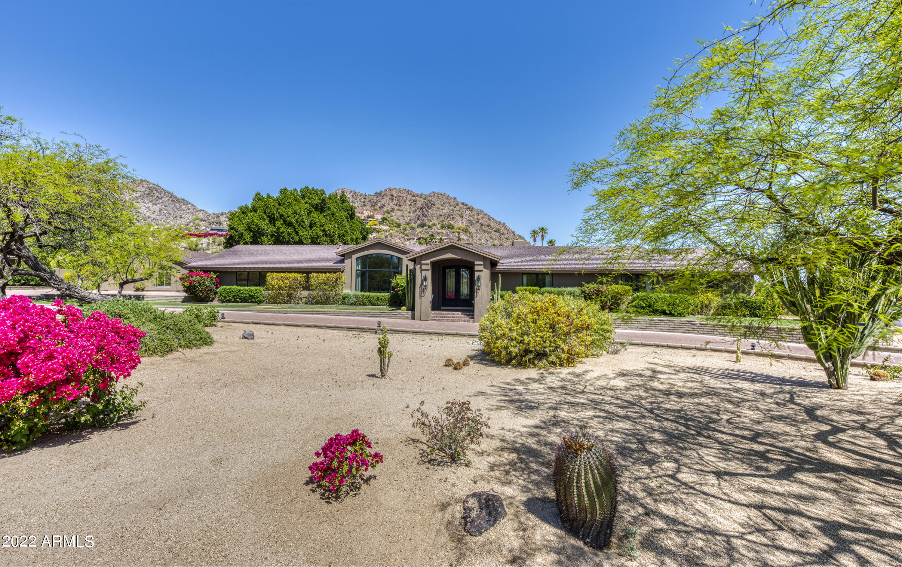 PARADISE VALLEY COUNTRY ESTATES - Residential