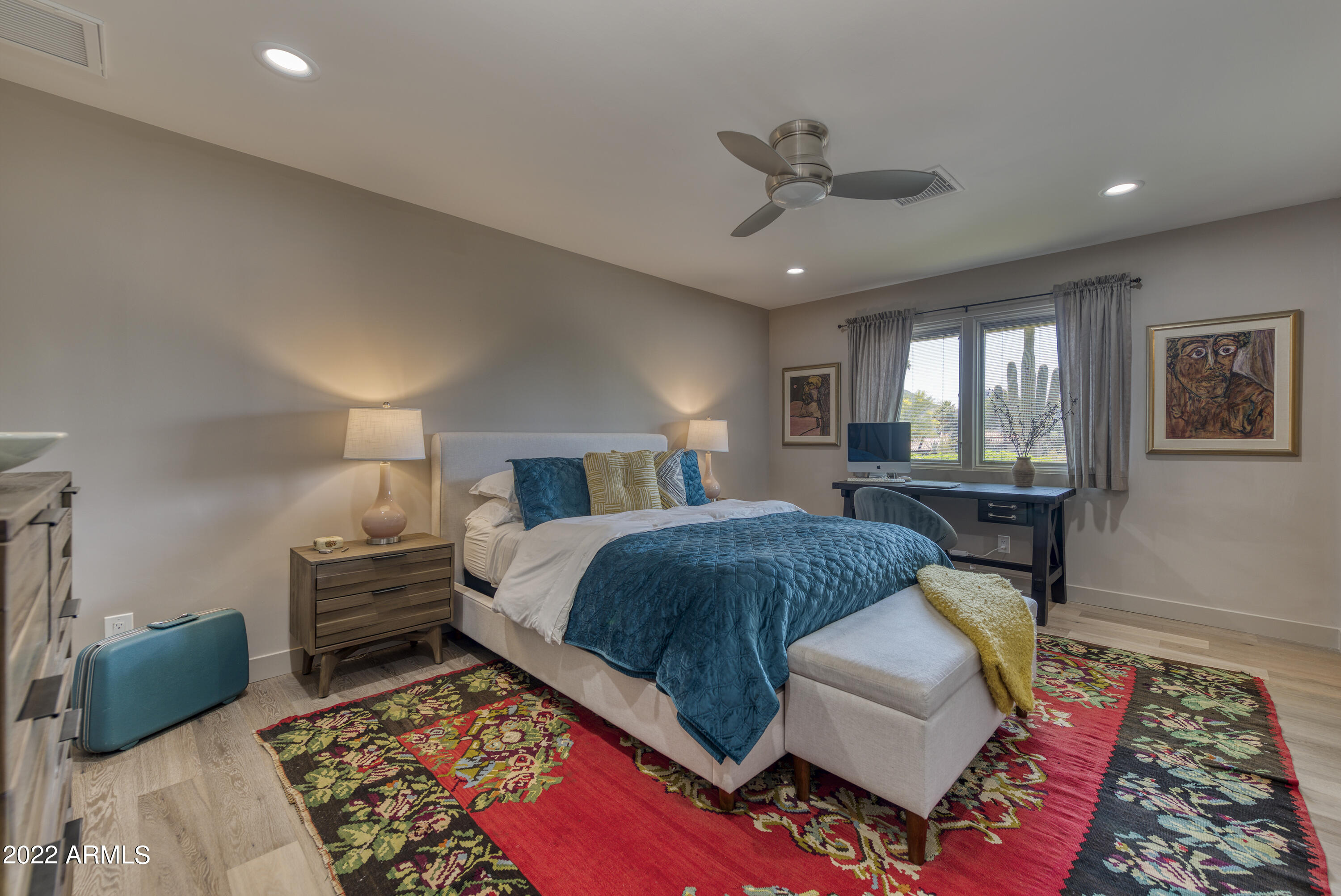 PARADISE VALLEY COUNTRY ESTATES - Residential