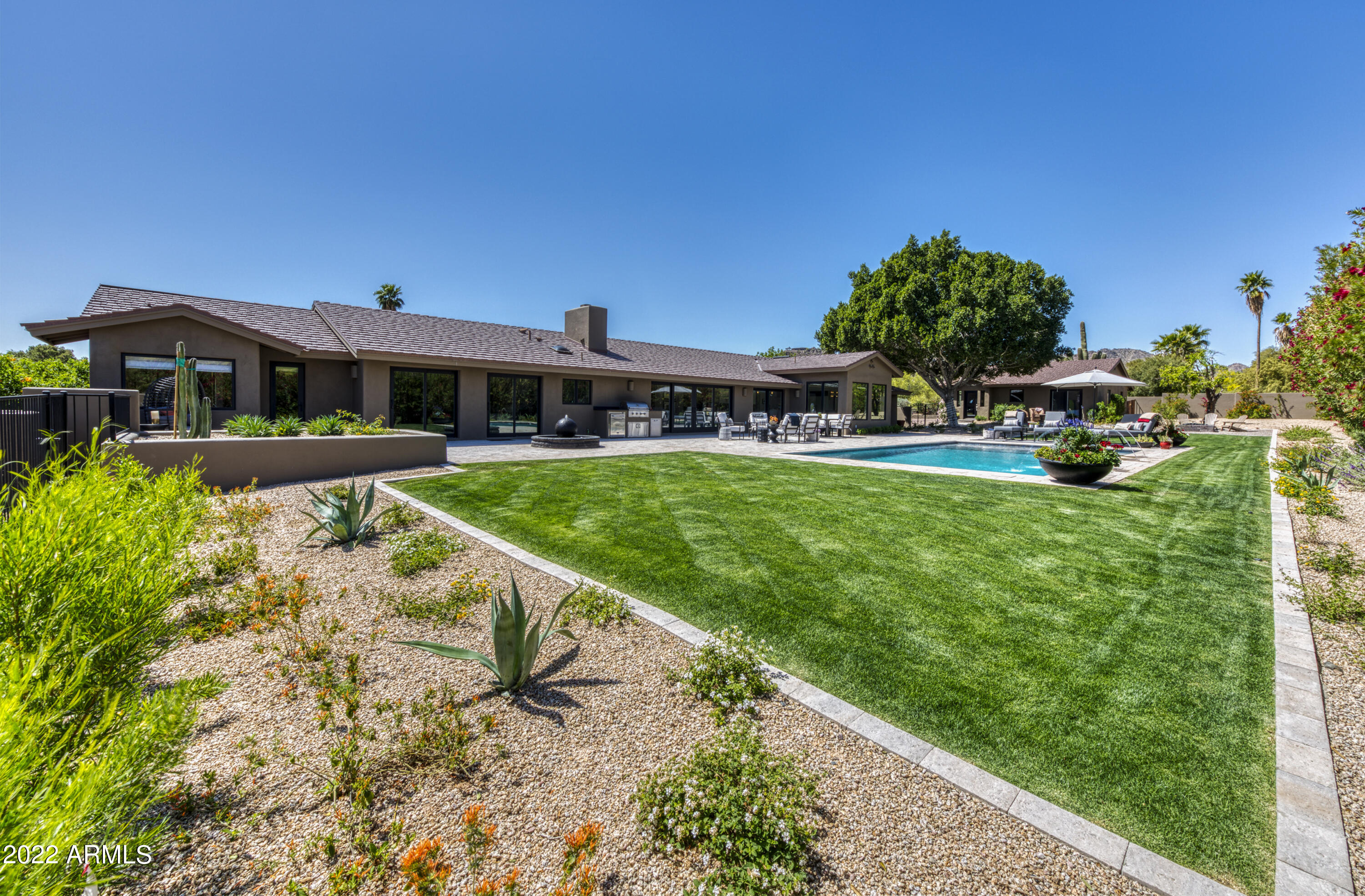 PARADISE VALLEY COUNTRY ESTATES - Residential