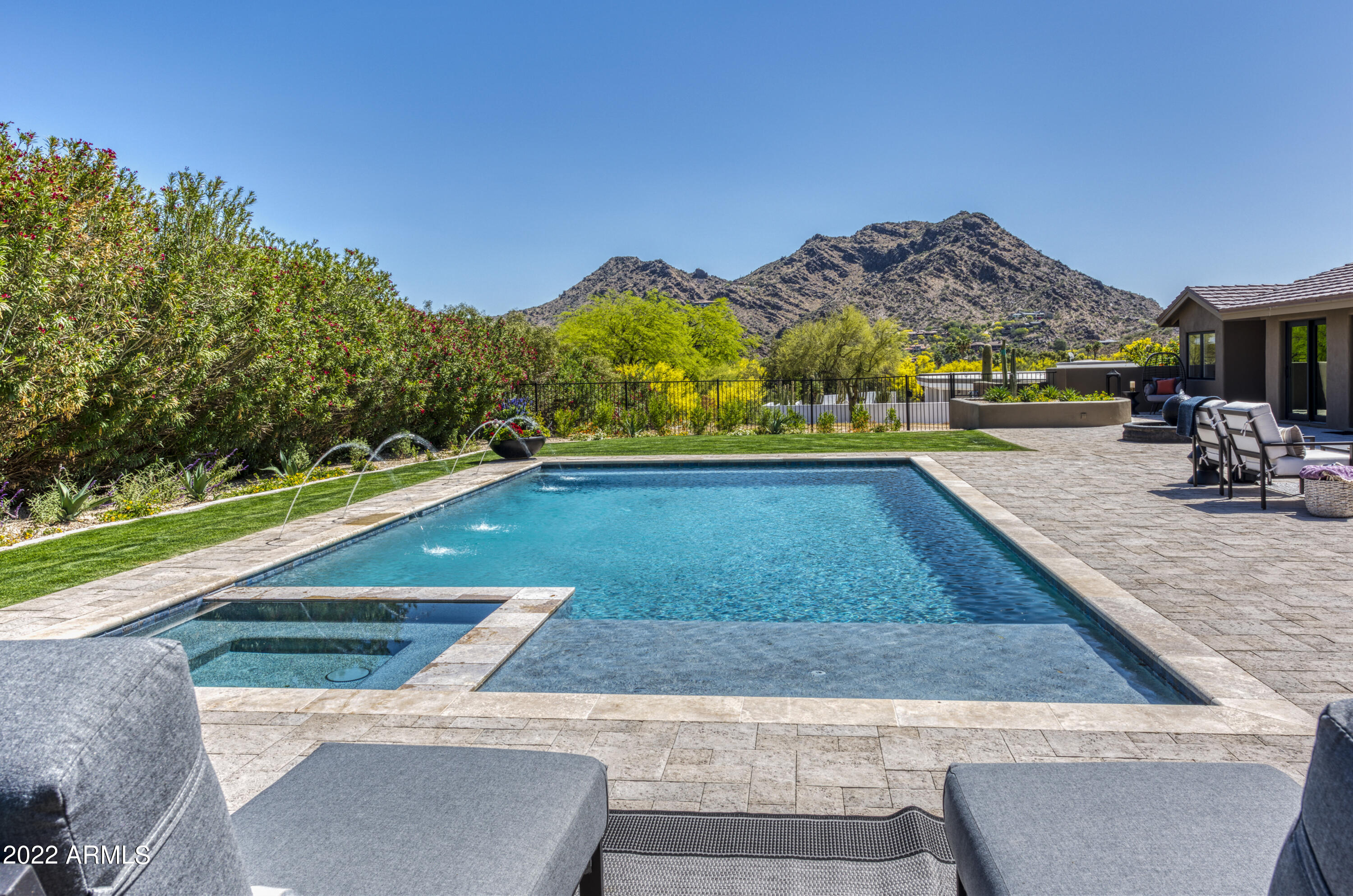 PARADISE VALLEY COUNTRY ESTATES - Residential