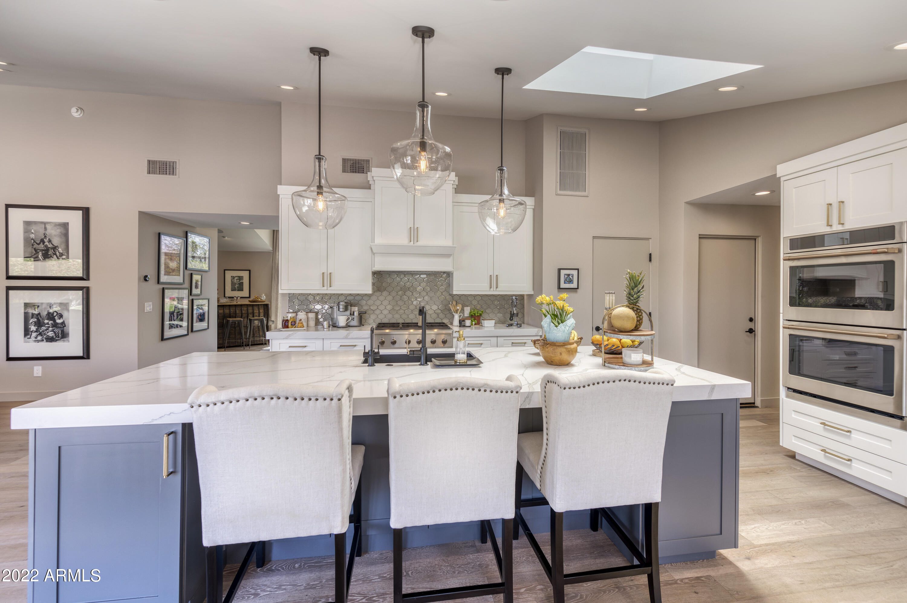PARADISE VALLEY COUNTRY ESTATES - Residential