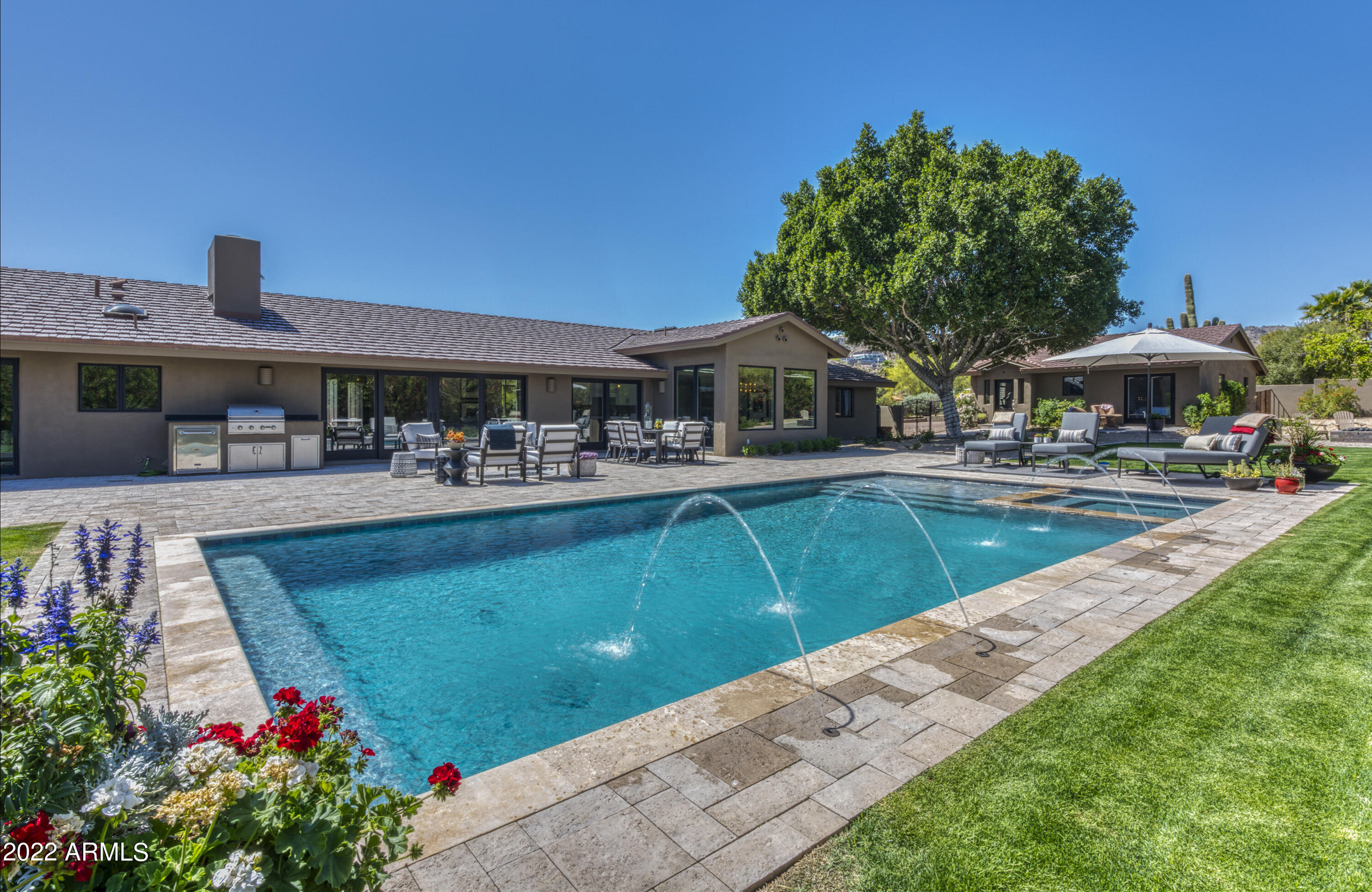 PARADISE VALLEY COUNTRY ESTATES - Residential