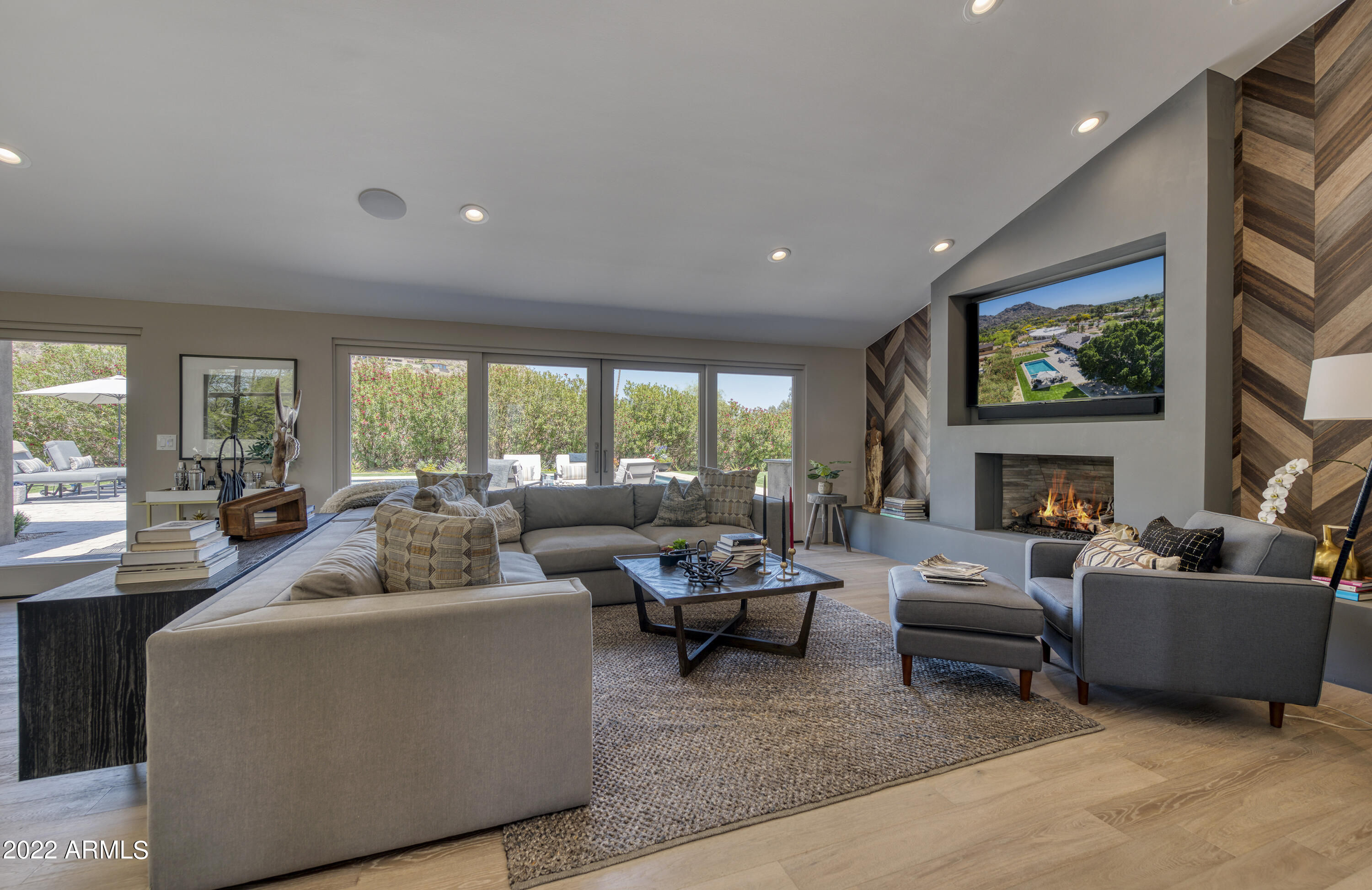 PARADISE VALLEY COUNTRY ESTATES - Residential