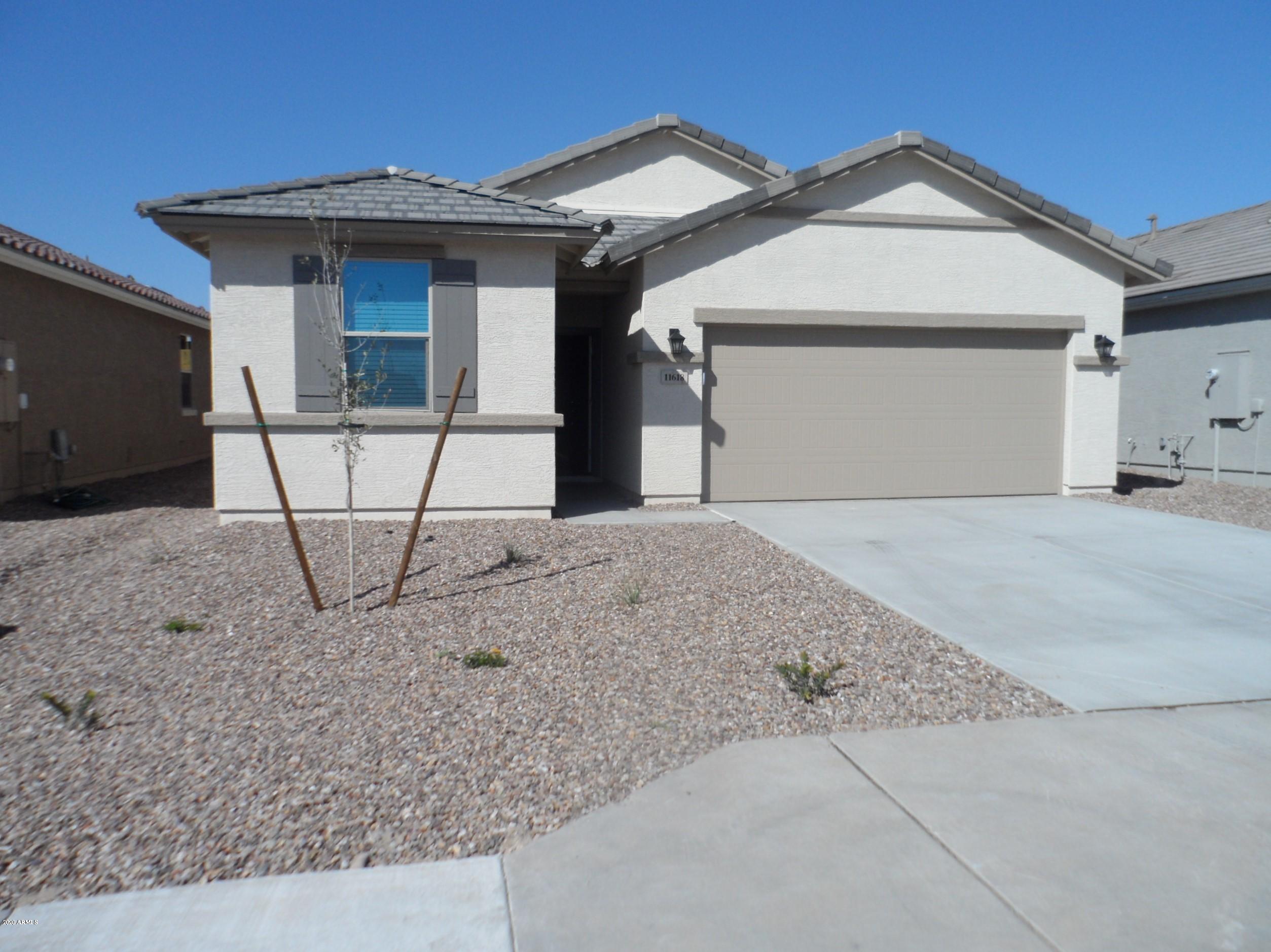 3 BED/2 BATH PLUS FORMAL DINING ROOM, SPLIT FLOOR PLAN,  SINGLE STORY HOME. KITCHEN WITH ISLAND, LOTS OF COUNTER SPACE, TILE IN ALL THE RIGHT LOCATIONS. LARGE LAUNDRY ROOM, 2 CAR GARAGE WITH OPENER