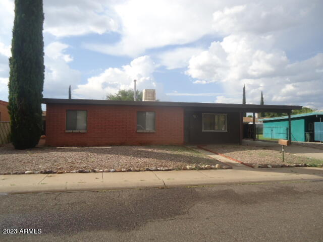 Located in the Montebello Subdivision, very close to Buena HS, Cochise College and the UofA South. This 3 br 2 bath home has a large fenced backyard, 1 car covered carport . The backyard has a covered patio and storage space is available also. 1 larger dog or 2 small pets are allowed.