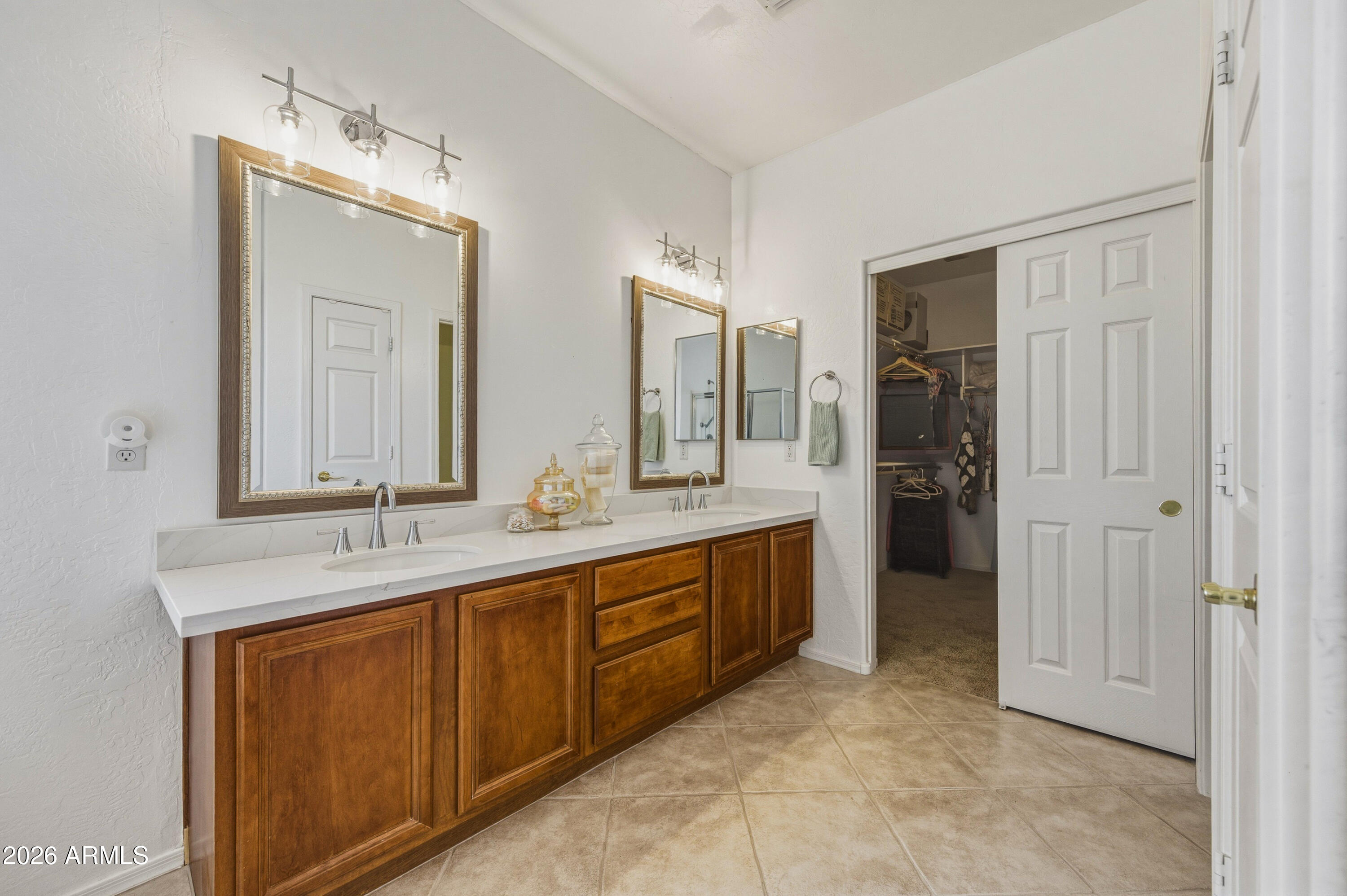 LAS COLINAS - Residential