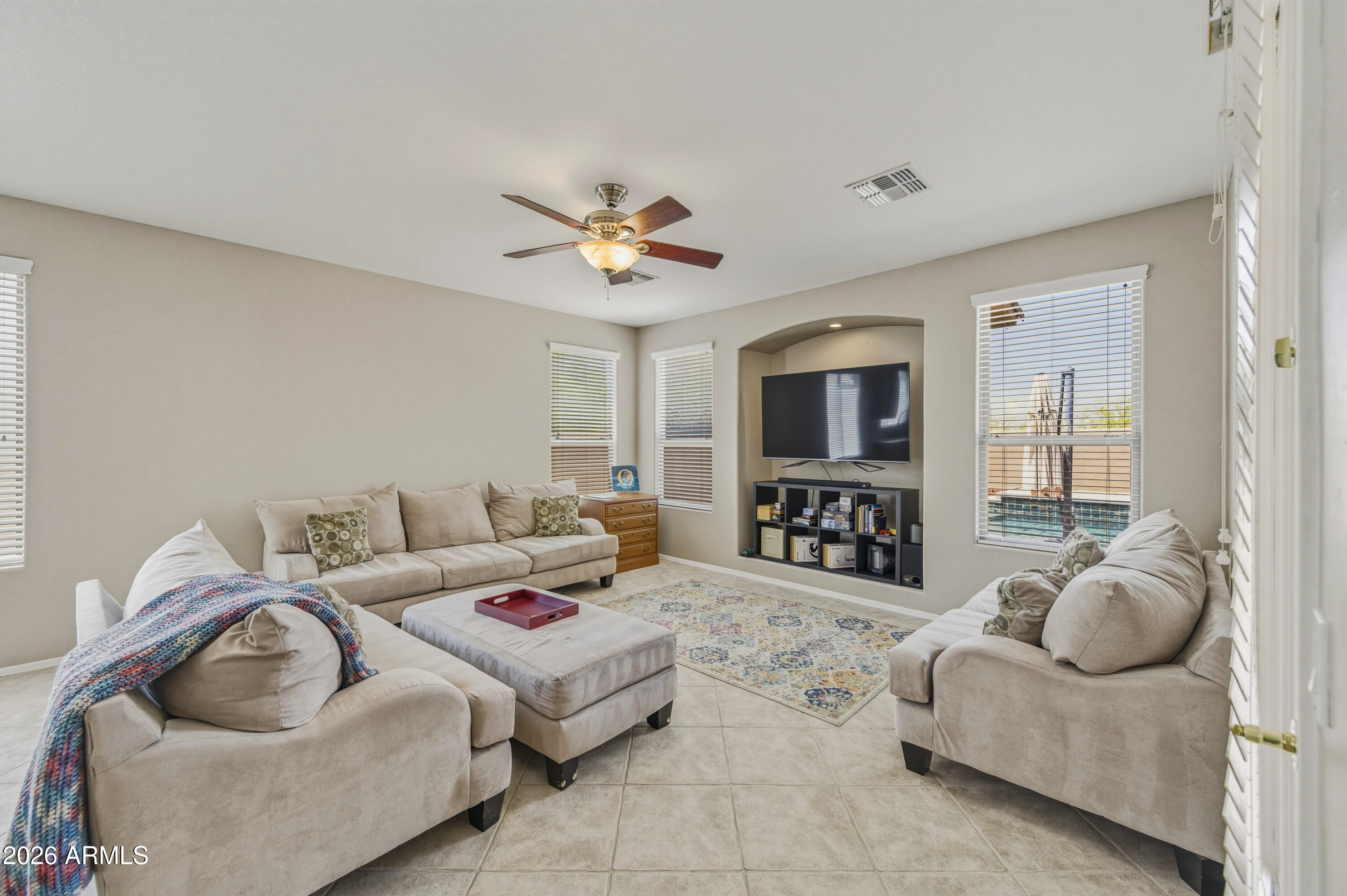 LAS COLINAS - Residential