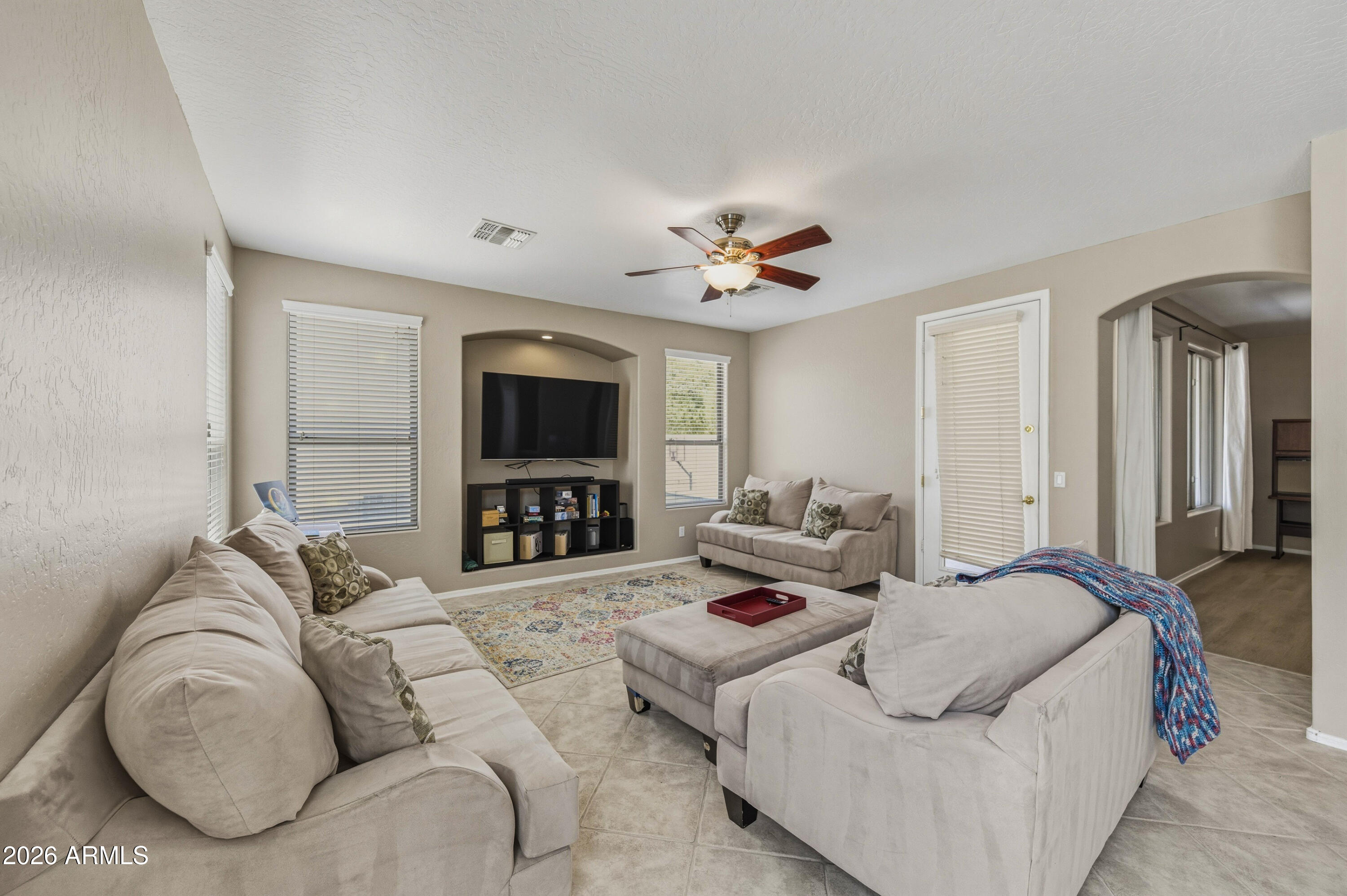LAS COLINAS - Residential