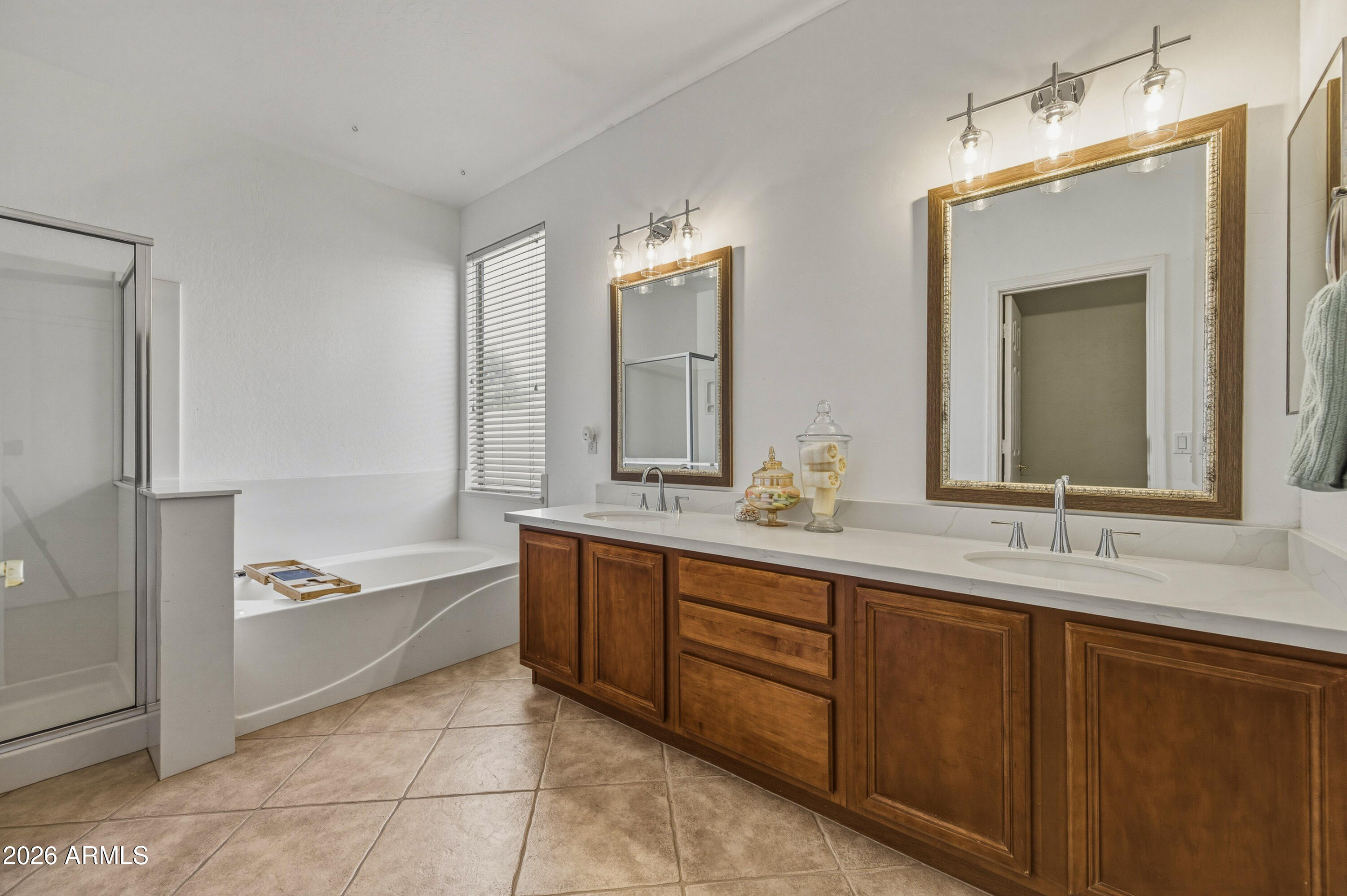 LAS COLINAS - Residential