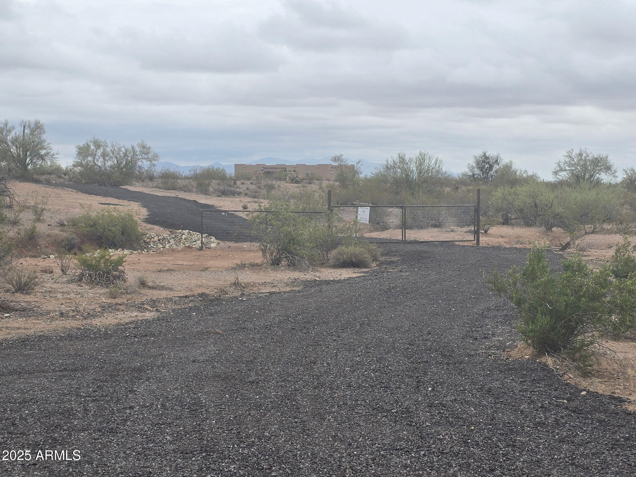 Fantastic opportunity to own a 1 acre parcel in Morristown!! Water at the property line!! Great usable land with a share of the well, electricity to the property. Perfect for a personal home or an investment!! Ready to build! Just 20 Minutes to Surprise or 15 minutes to Wickenburg! Roping arenas within minutes. Abutts State Land! Ride for miles on public trails!