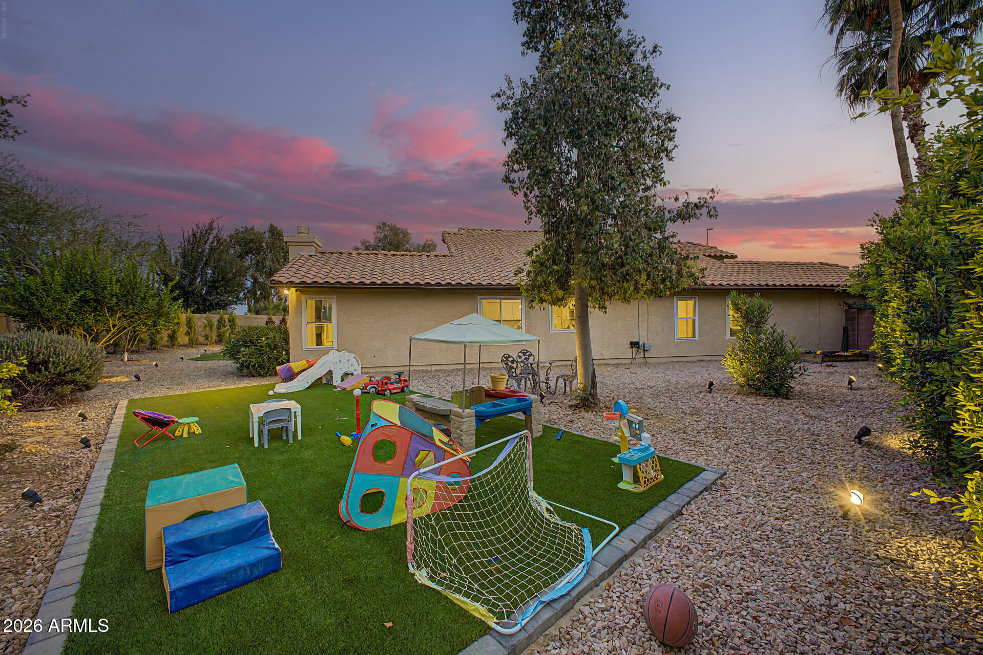 VAL VISTA - Residential