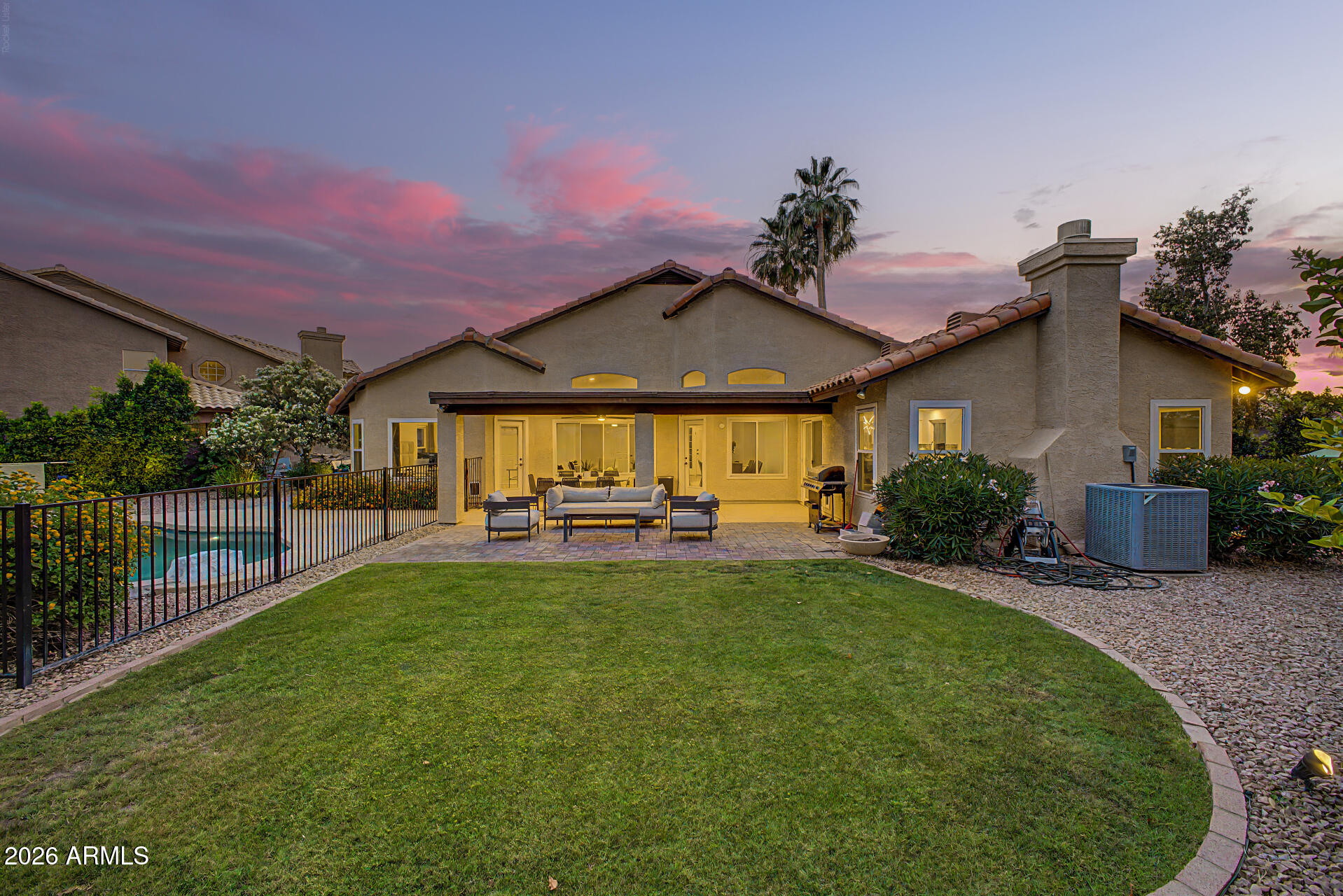 VAL VISTA - Residential