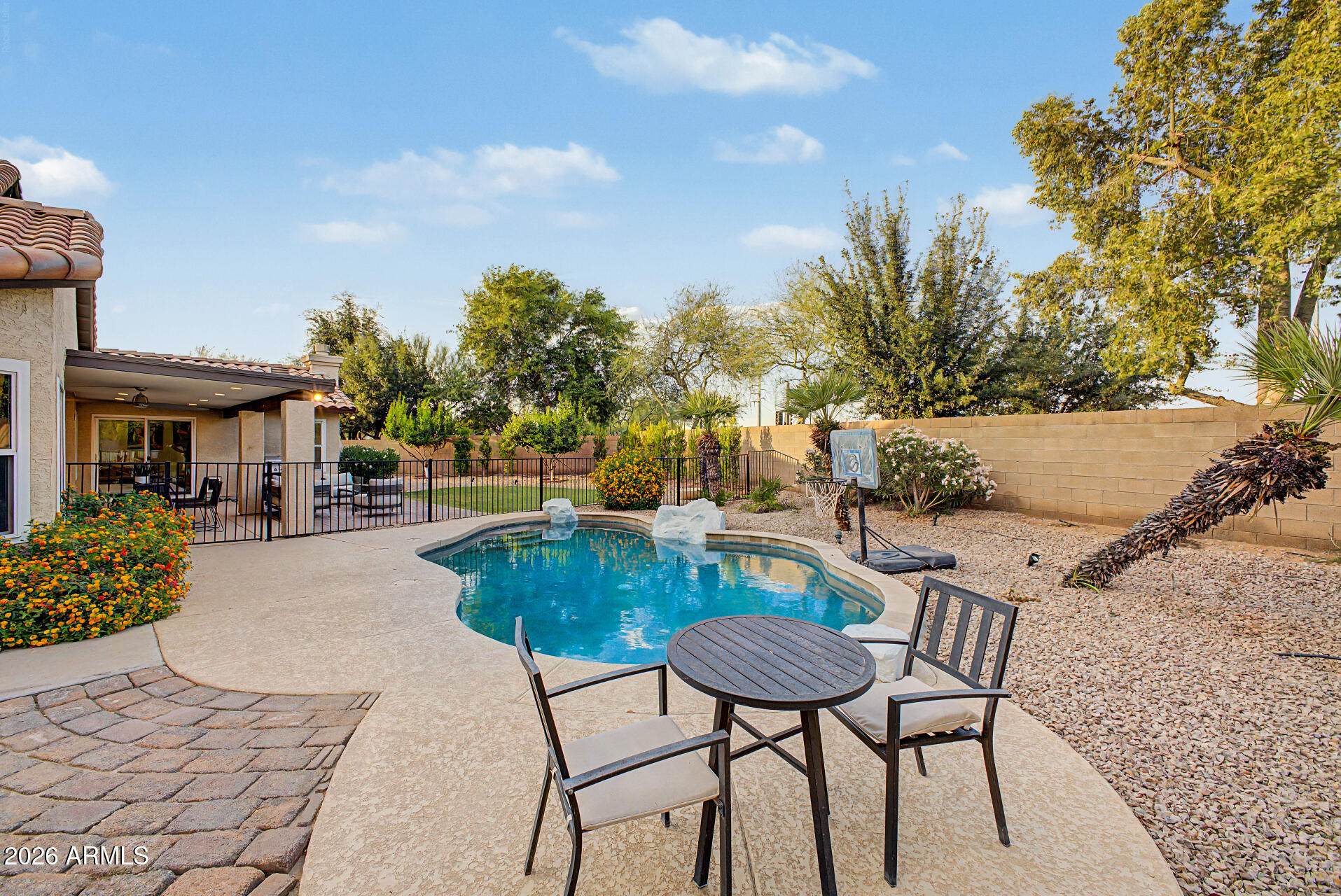 VAL VISTA - Residential