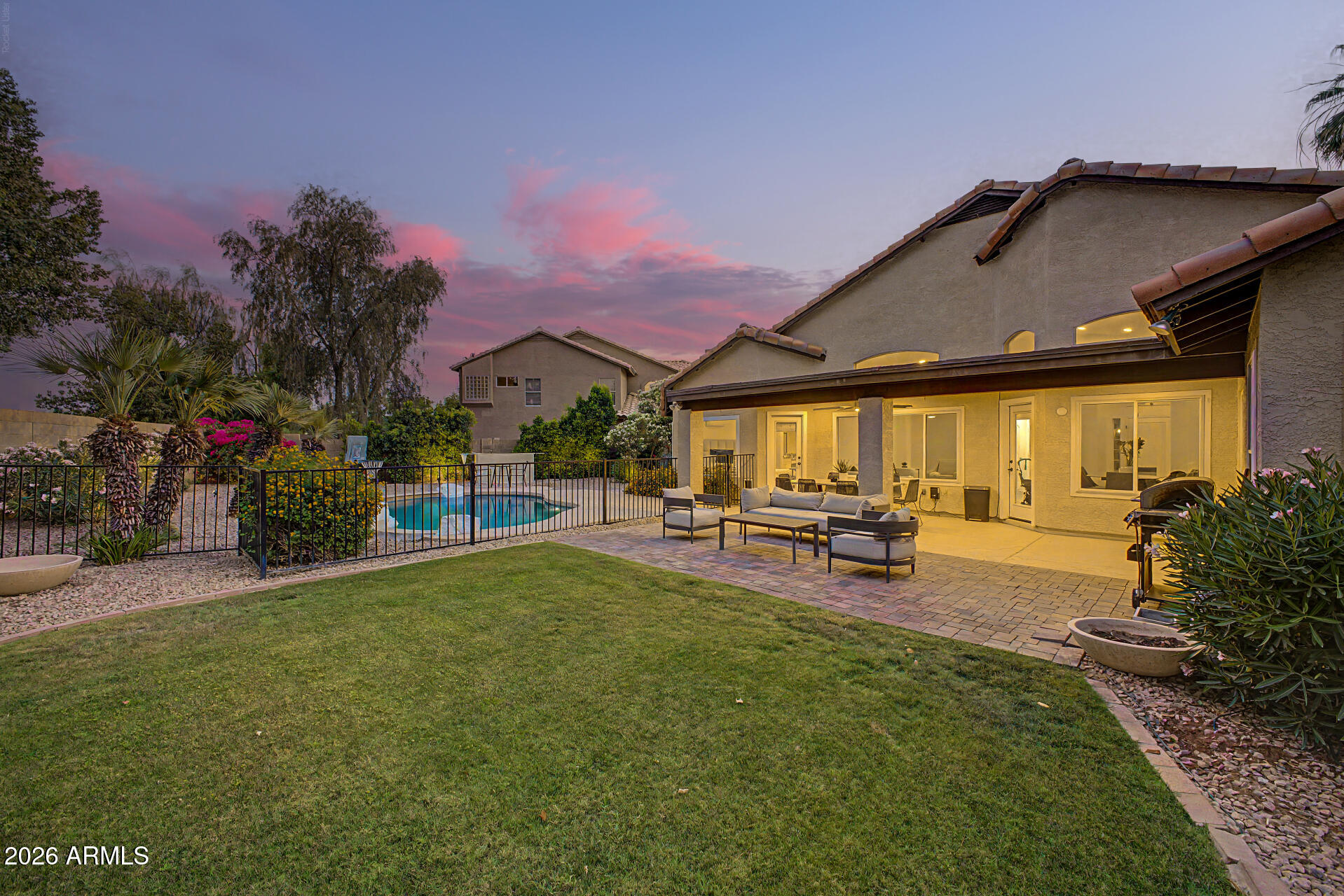 VAL VISTA - Residential