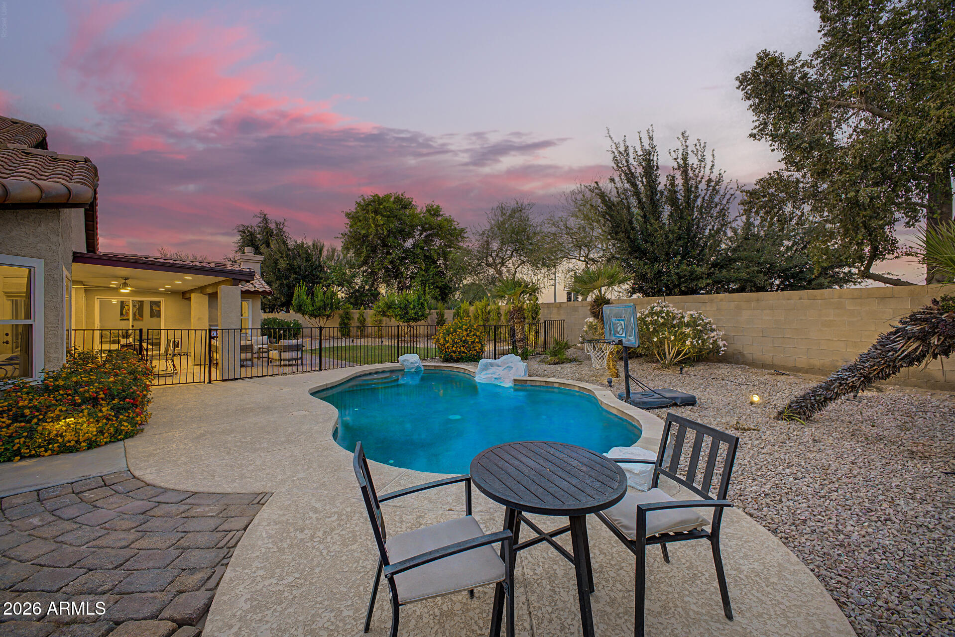 VAL VISTA - Residential