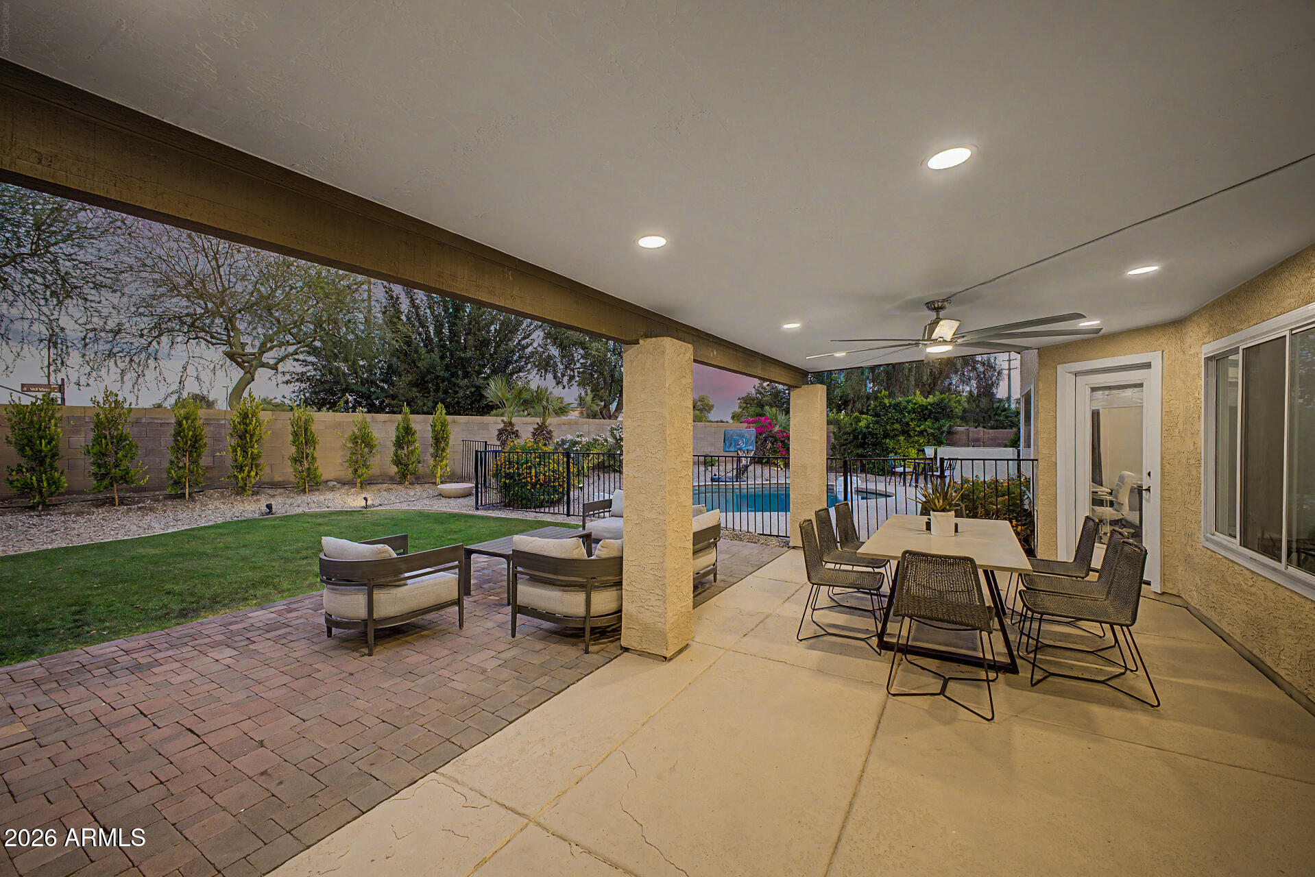 VAL VISTA - Residential