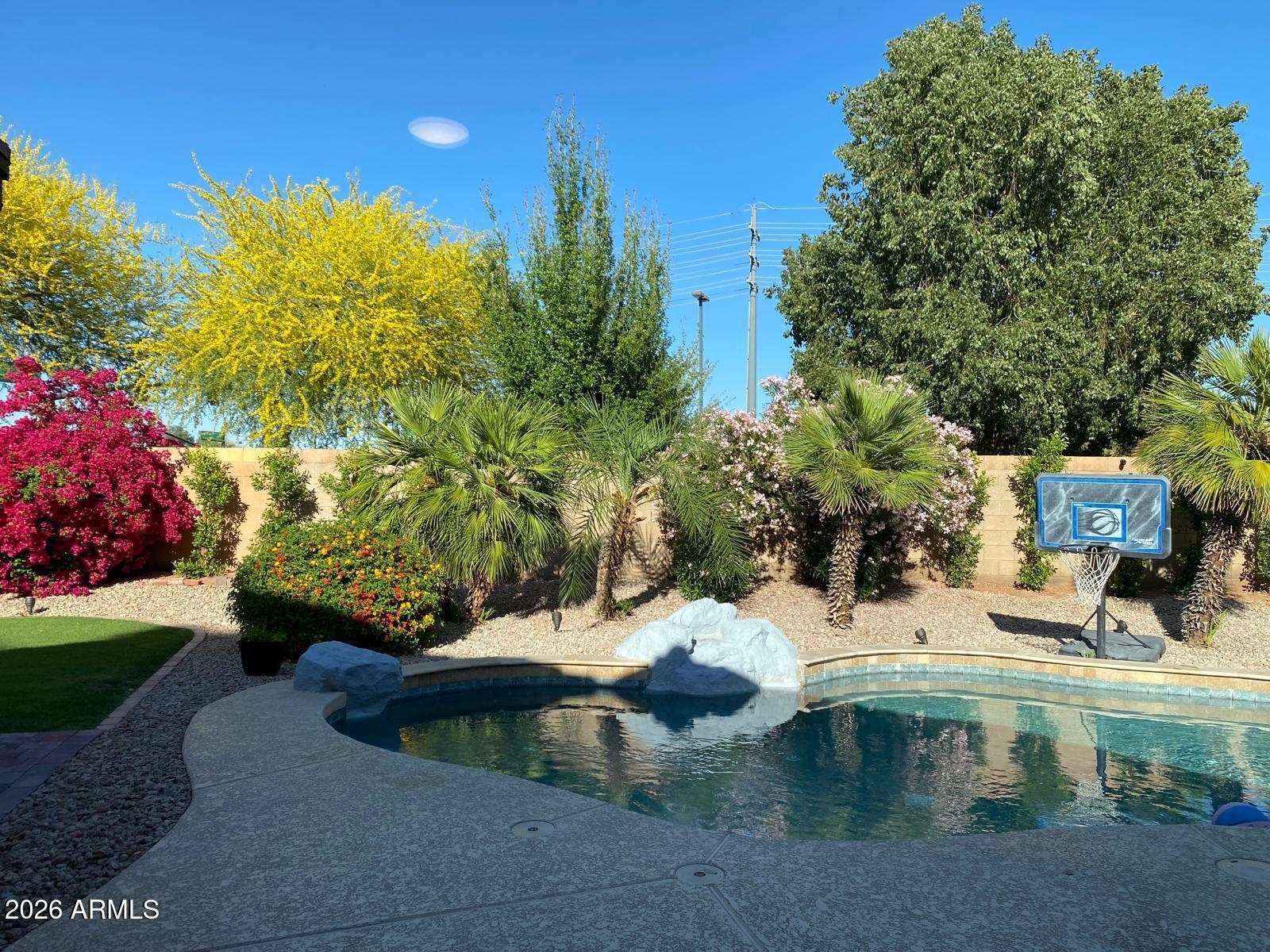 VAL VISTA - Residential