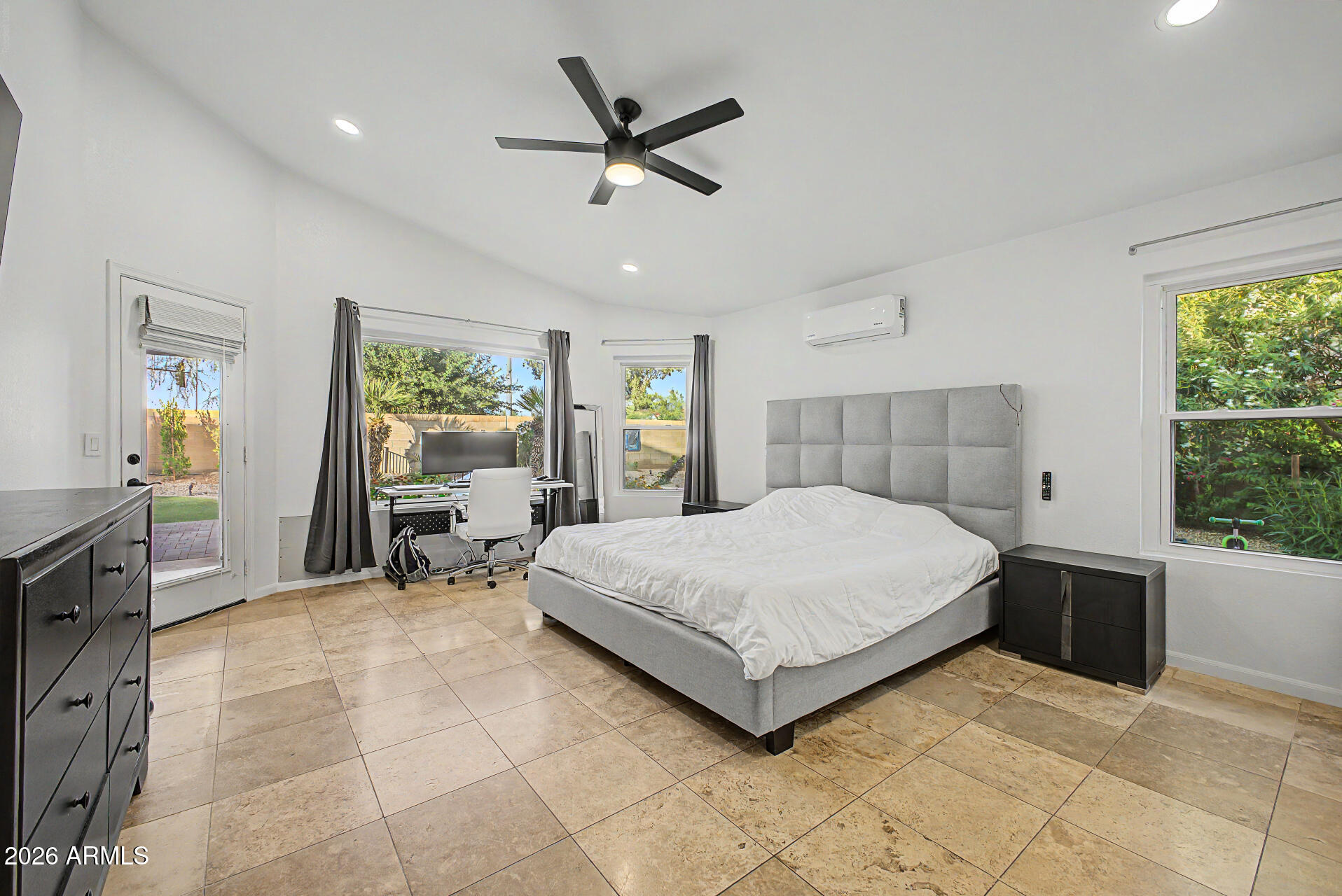 VAL VISTA - Residential