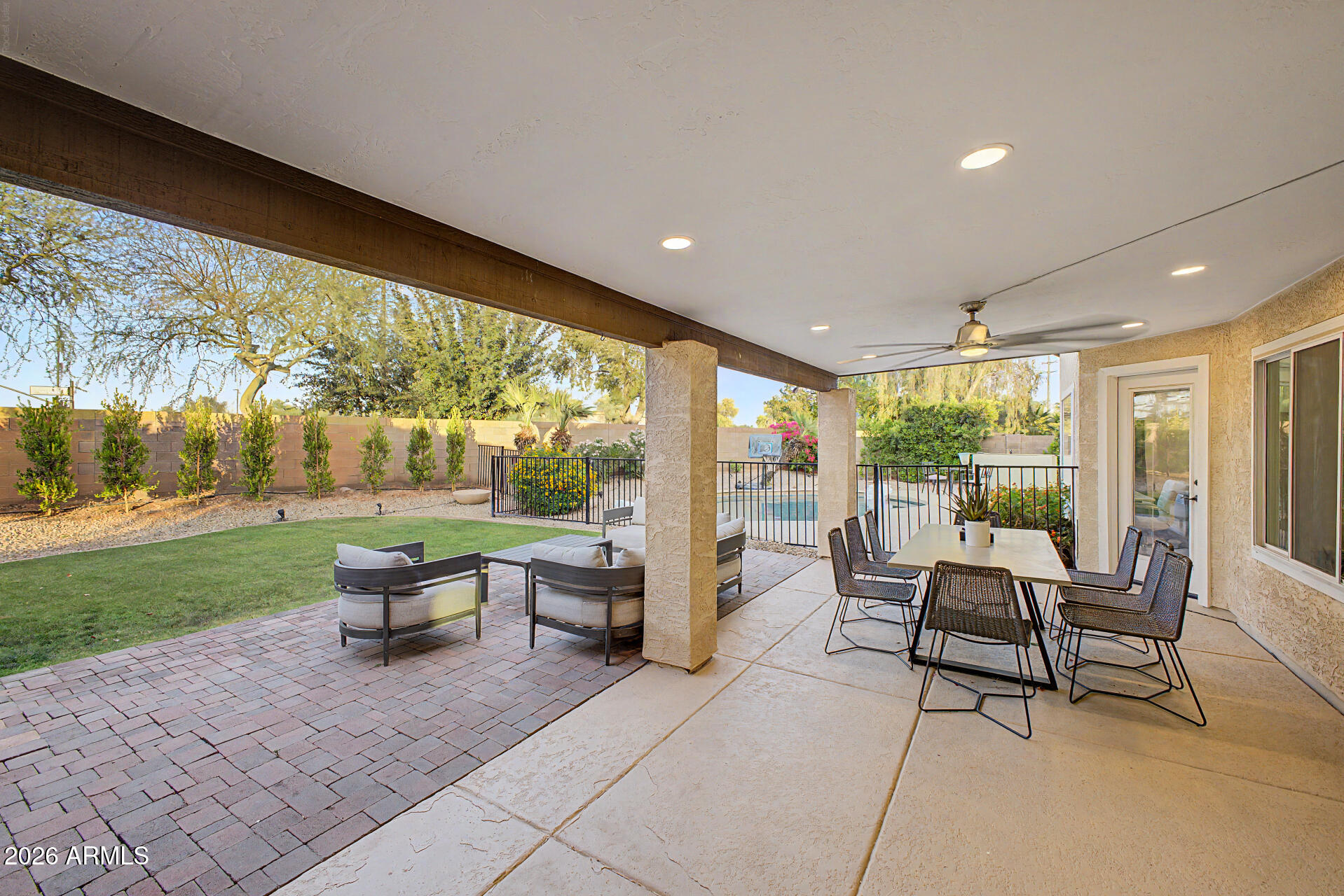 VAL VISTA - Residential
