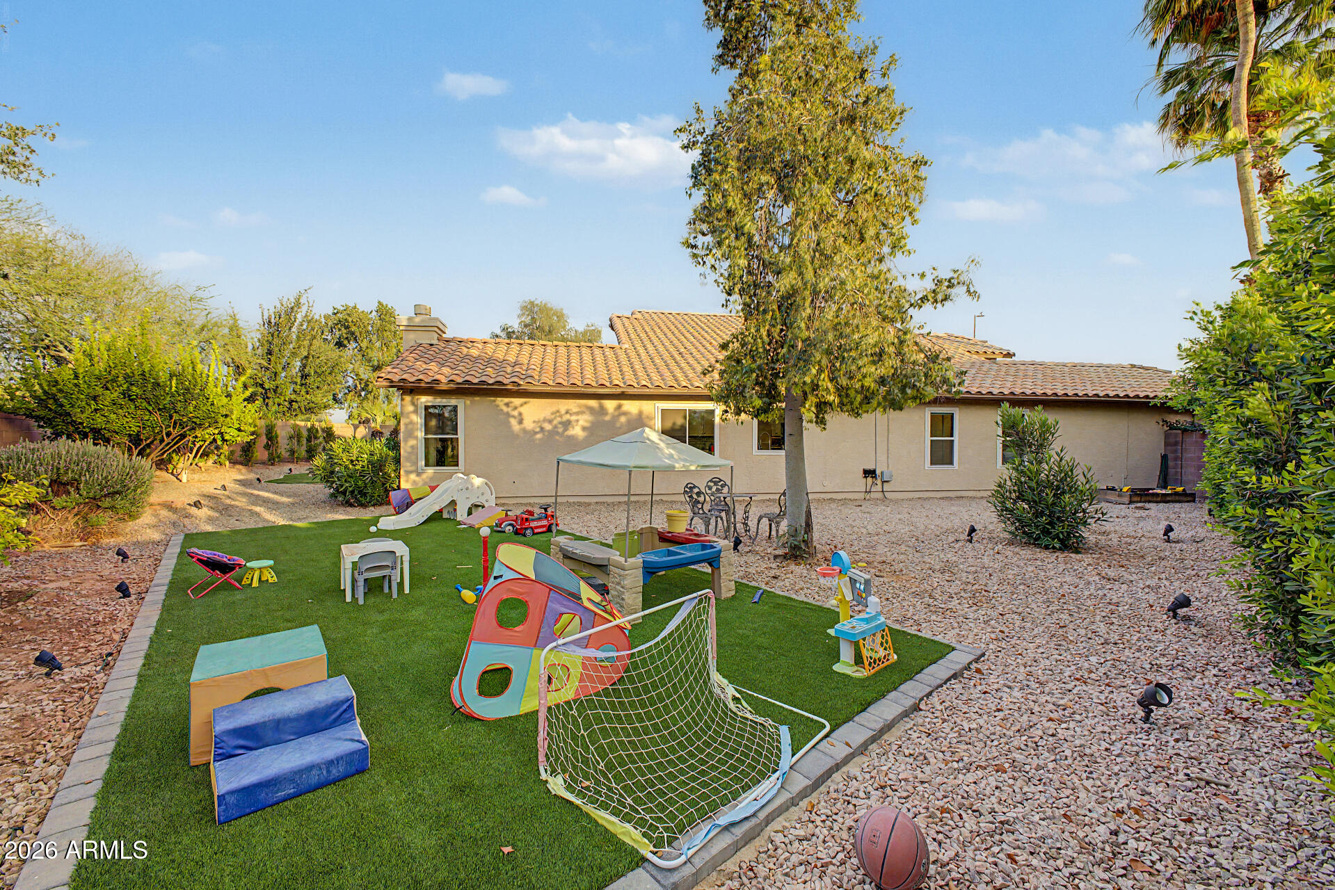 VAL VISTA - Residential