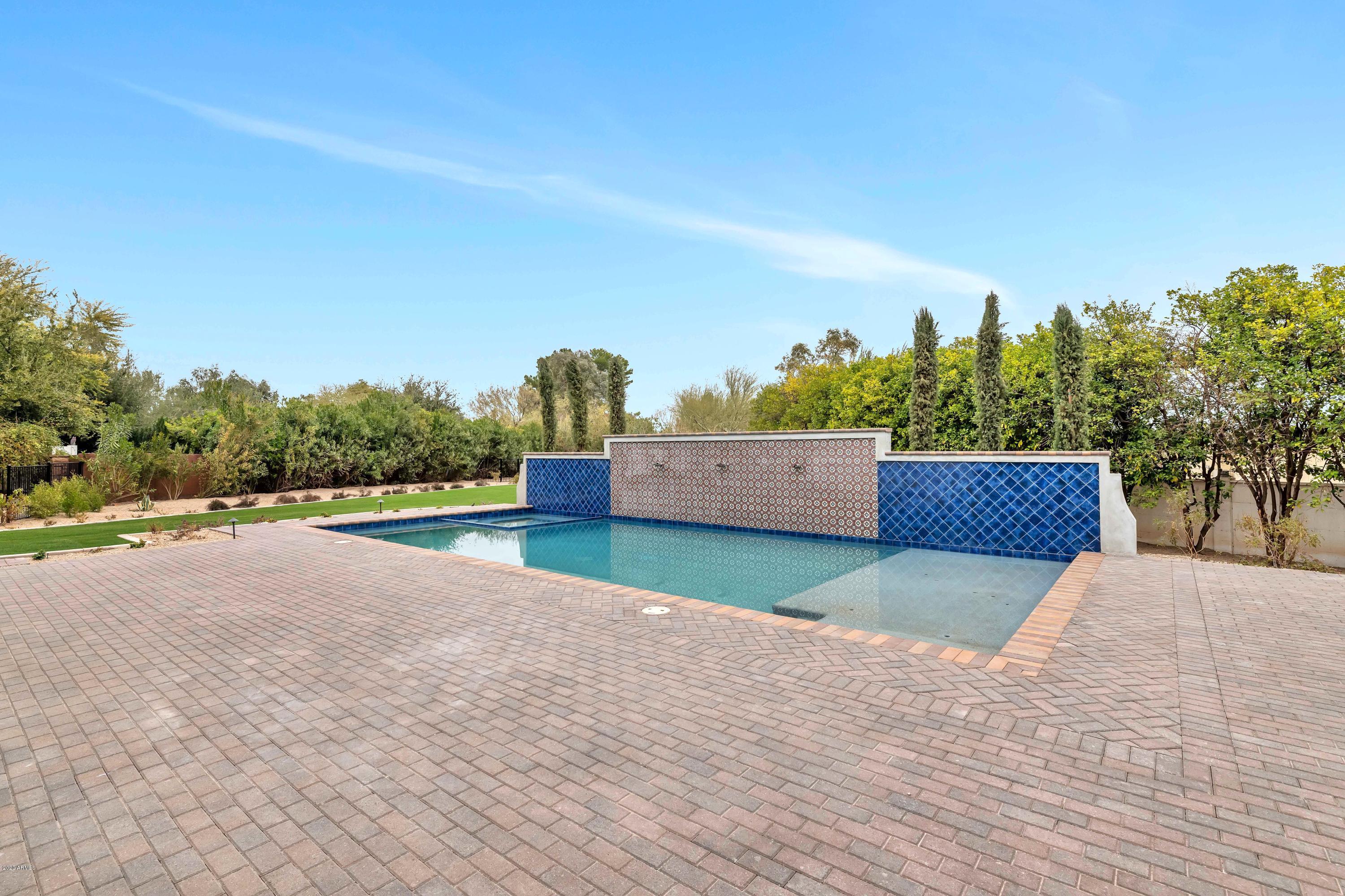 CASA BLANCA ESTATES LOT 20-37 & TR A - Residential