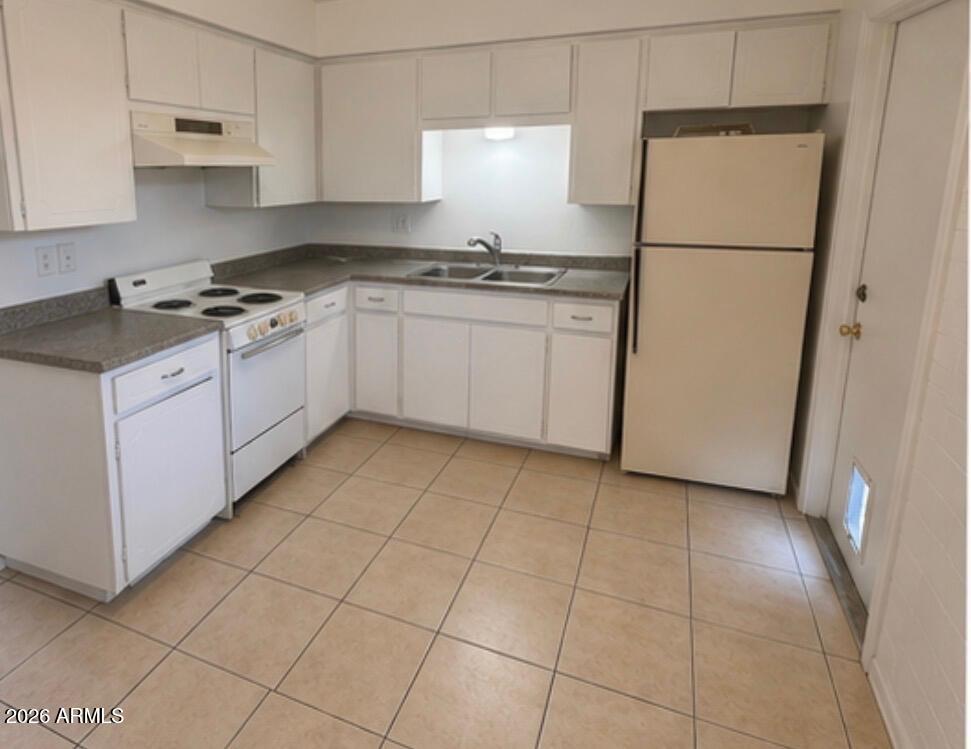 DESERT COVE EXTENSION LOTS 5-12 21 24-28 - Residential Lease