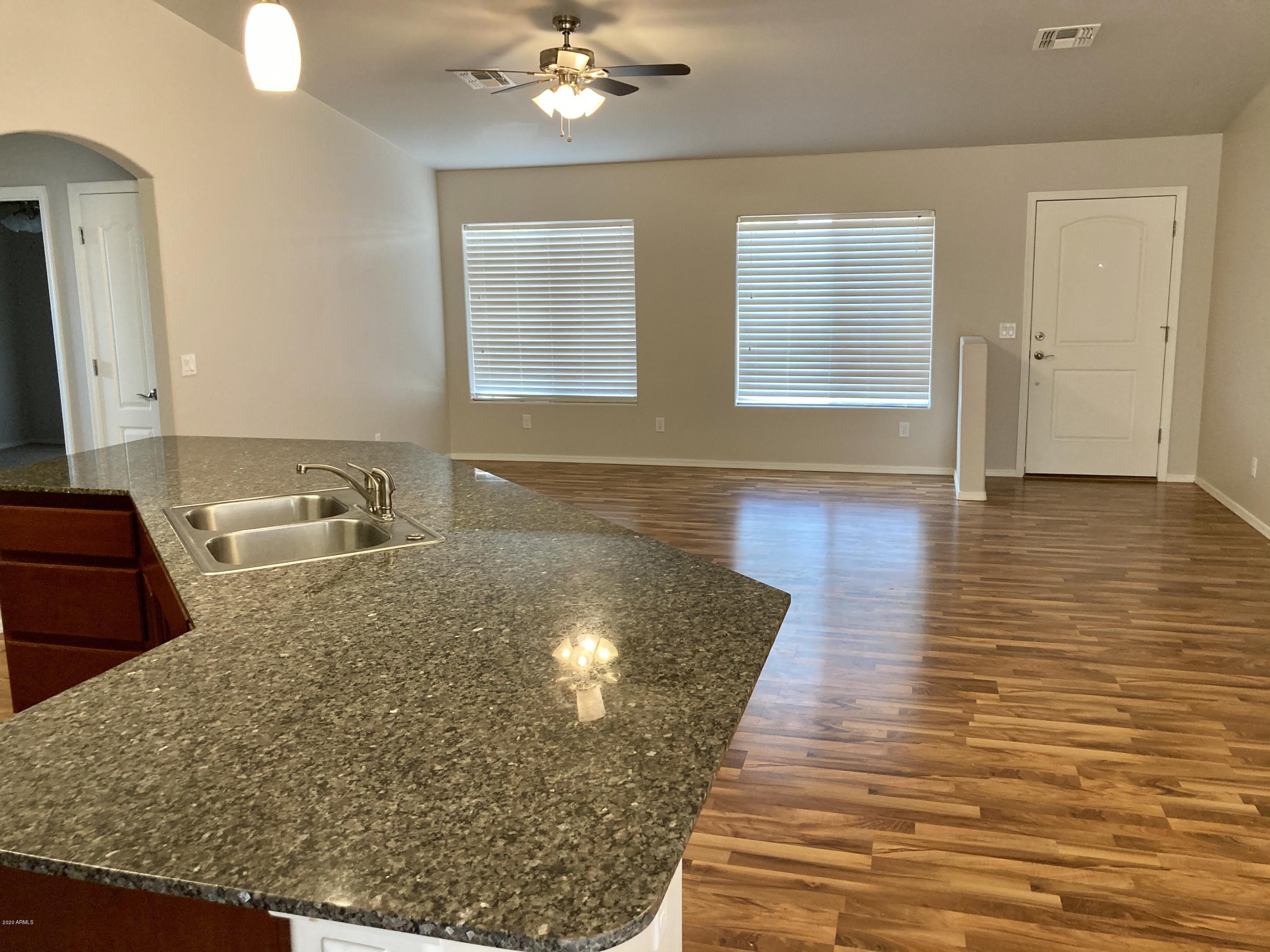 KINGS MANOR - Residential