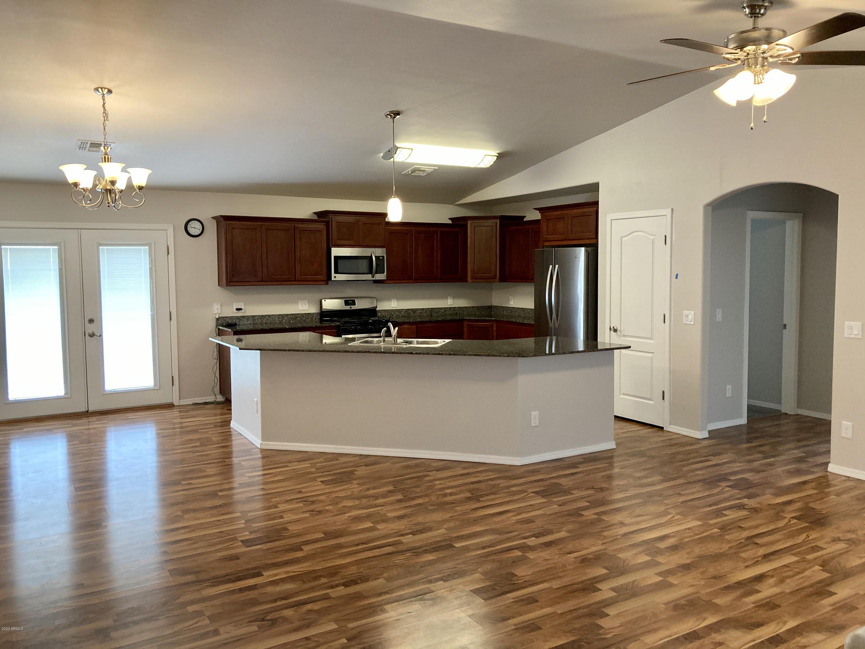 KINGS MANOR - Residential