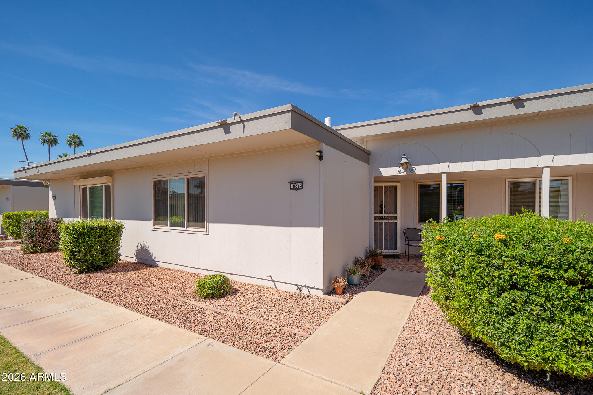 THIS ONE BEDROOM ONE BATH APARTMENT IS LOCATED NEAR THE OAKMONT REC CENTER. THE LIVING-DINING ROOM  IS PERFECT FOR ENTERTAINING AND THE EAT-IN KITCHEN IS FOR THOSE QUICK SNACKS OR MORNING BREAKFAST. THERE IS A BONUS ROOM THAT COULD BE A GUEST ROOM OR CRAFT OR OFFICE AREA. YOU HAVE INSIDE LAUNDRY AND APPLIANCES STAY. DON'T FORGET THE ONE CAR GARAGE WITH DIRECT ACCESS INTO THE HOME. SOME PHOTOS HAVE AI FURNITURE IN THEM.