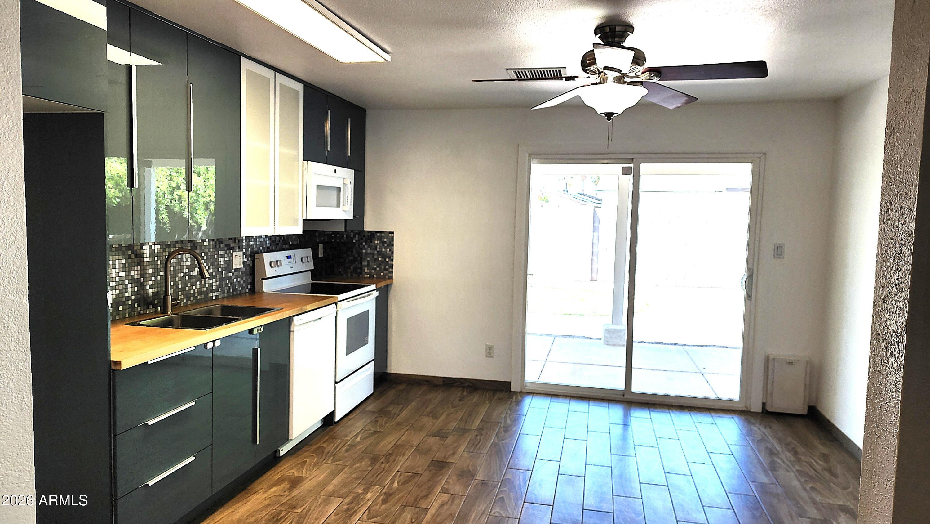 PARADISE VALLEY OASIS NO. 10 - Residential