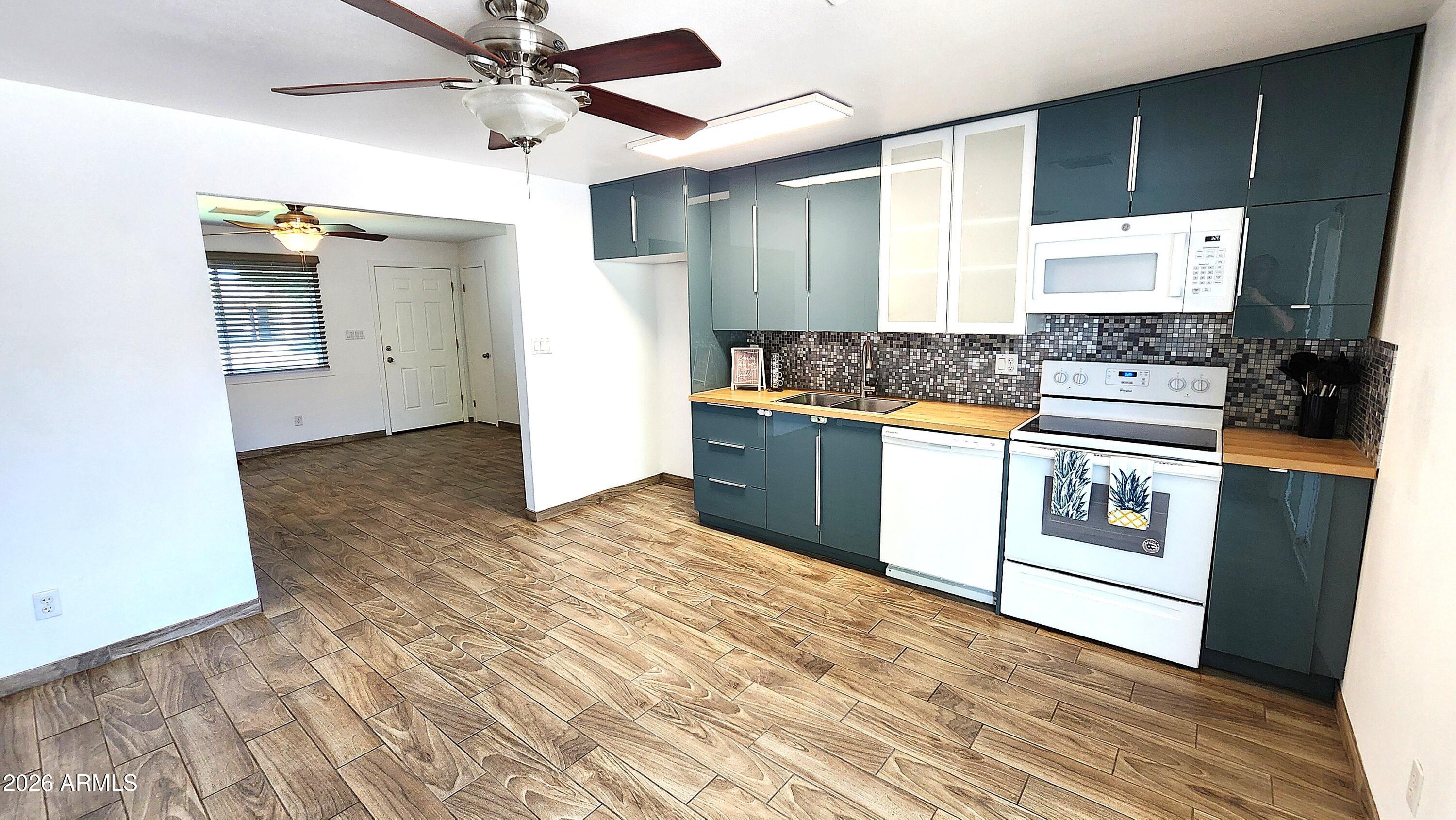 PARADISE VALLEY OASIS NO. 10 - Residential