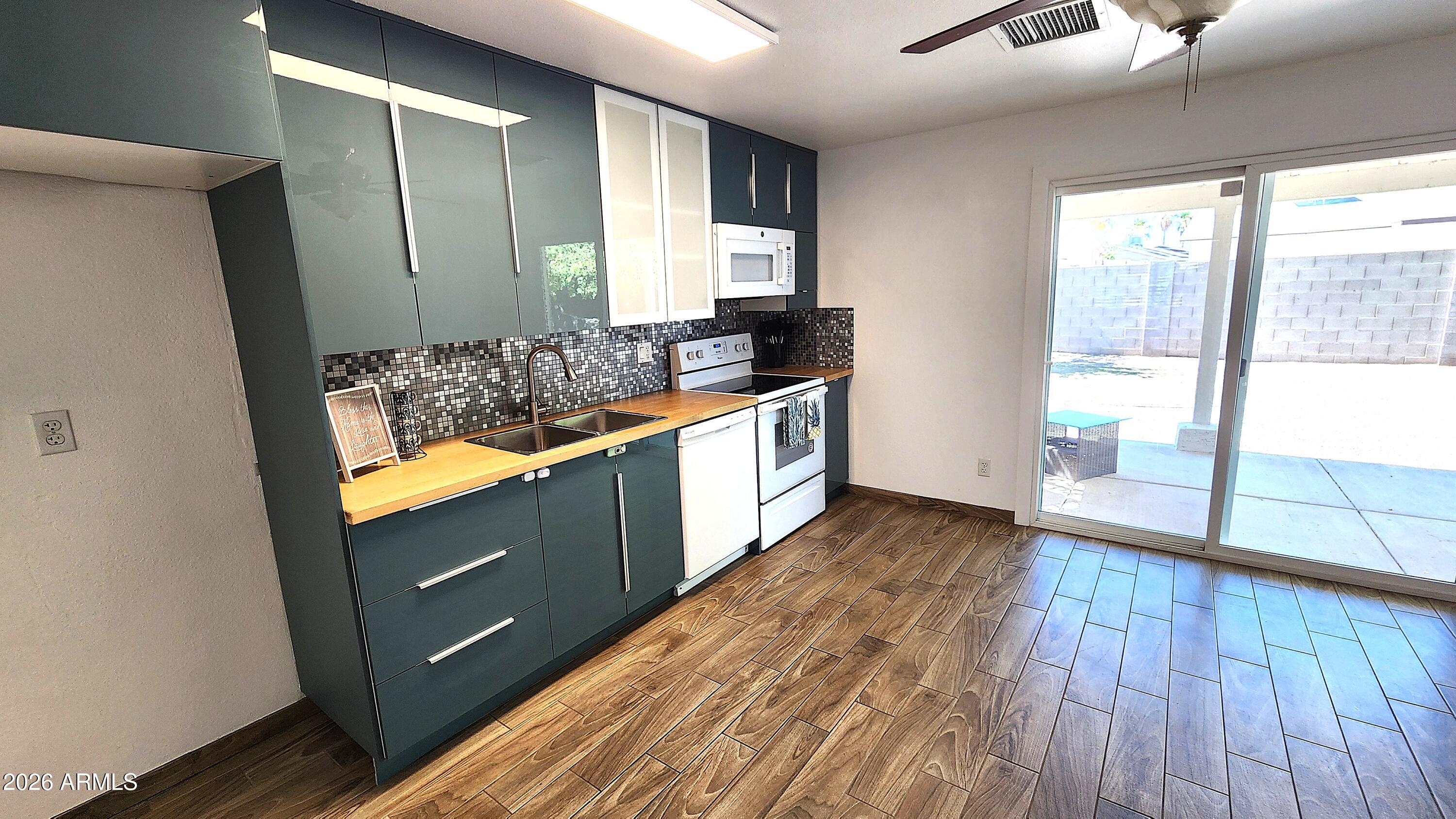 PARADISE VALLEY OASIS NO. 10 - Residential