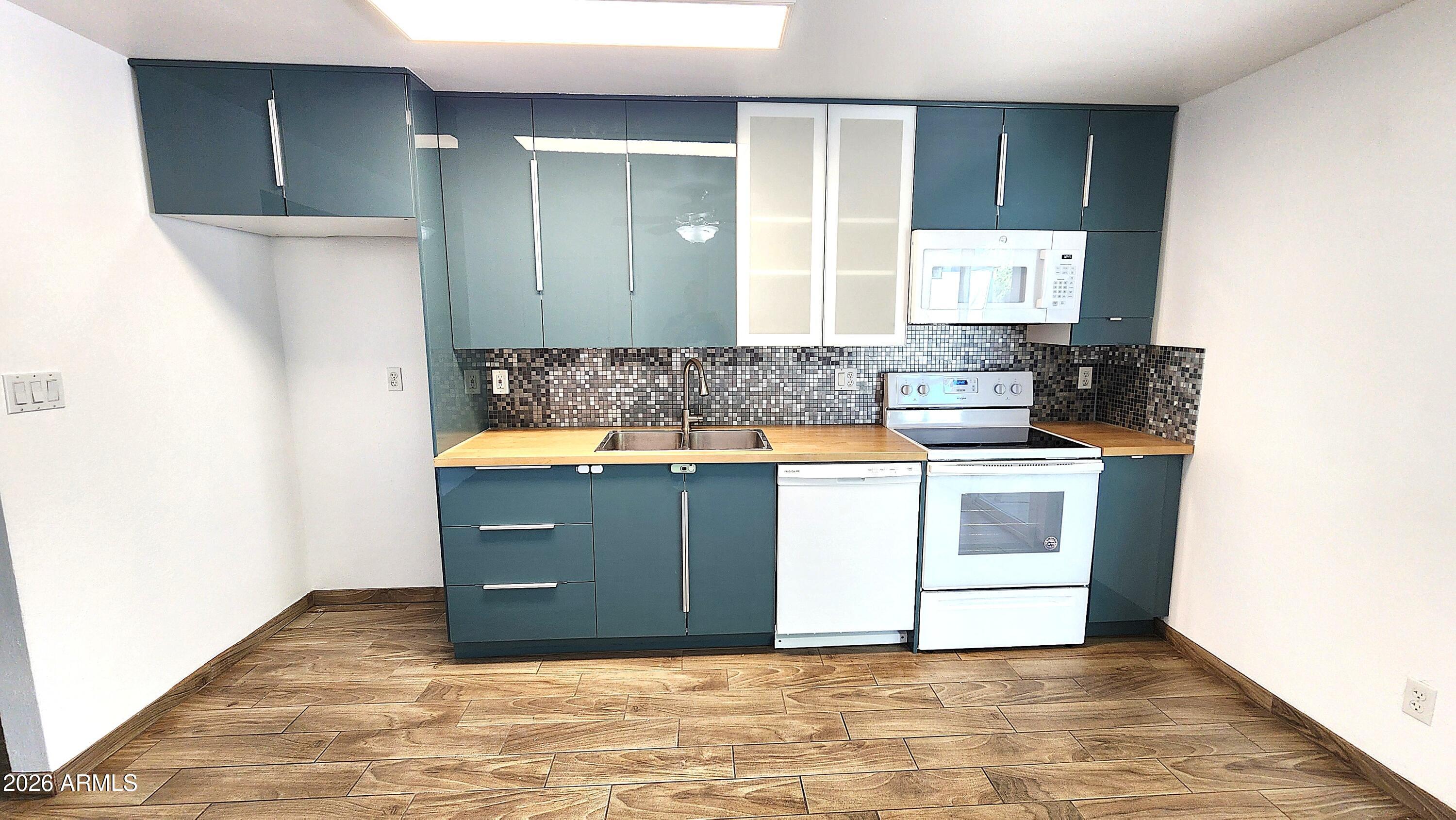 PARADISE VALLEY OASIS NO. 10 - Residential